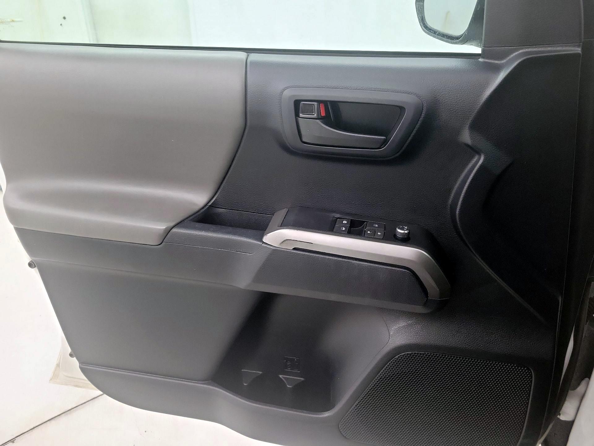 Thumbnail: 2017 Toyota Tacoma - 12