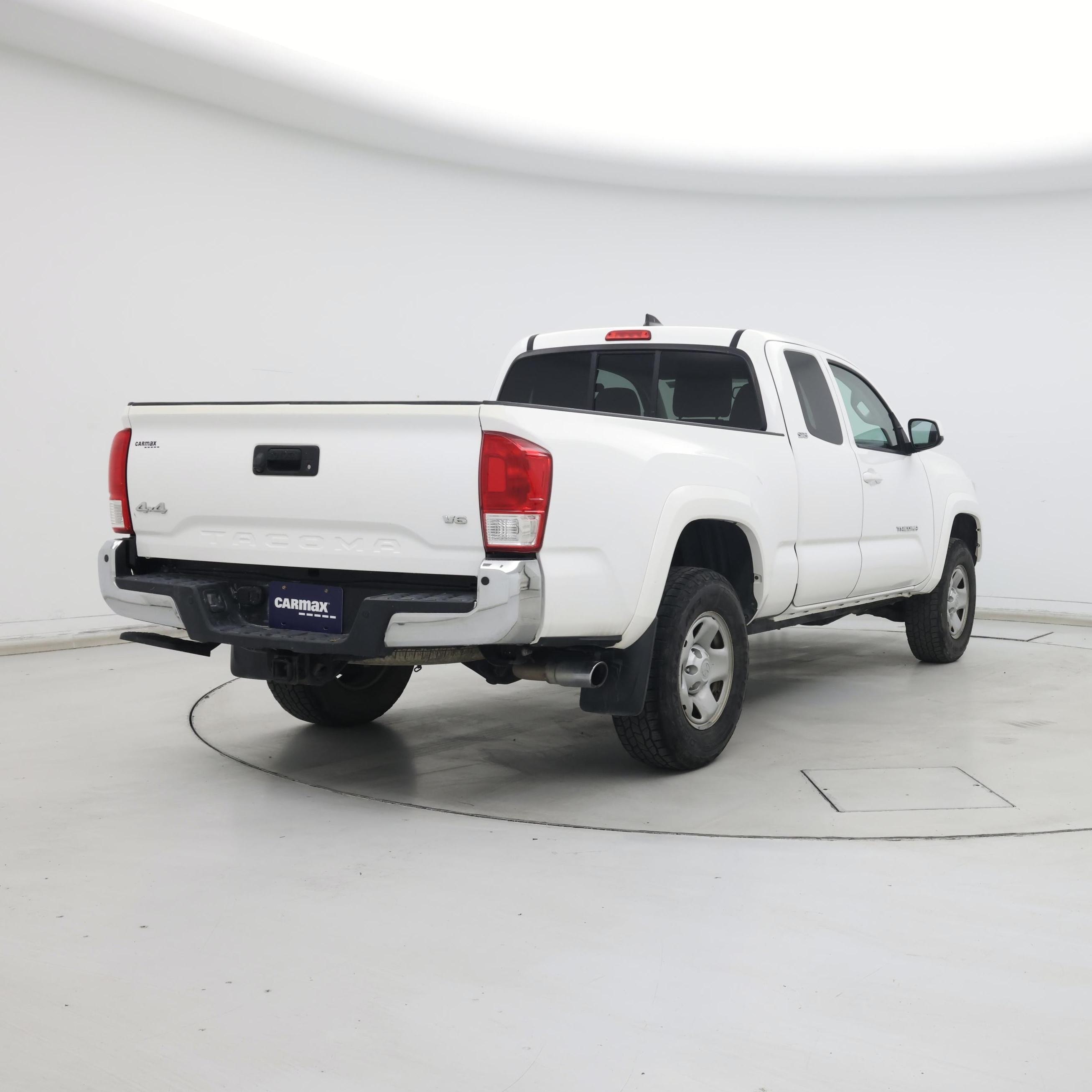 Thumbnail: 2017 Toyota Tacoma - 8