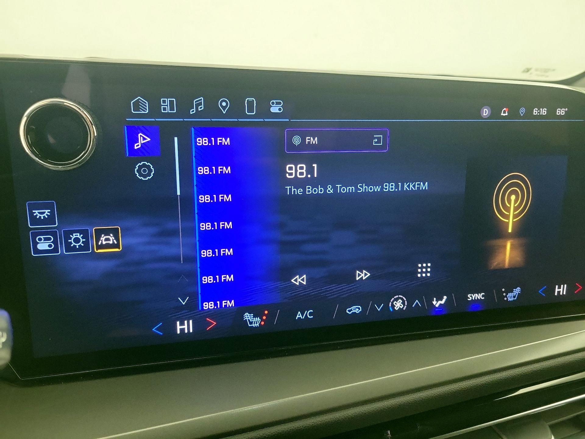 Thumbnail: 2024 Chevrolet Traverse - 15