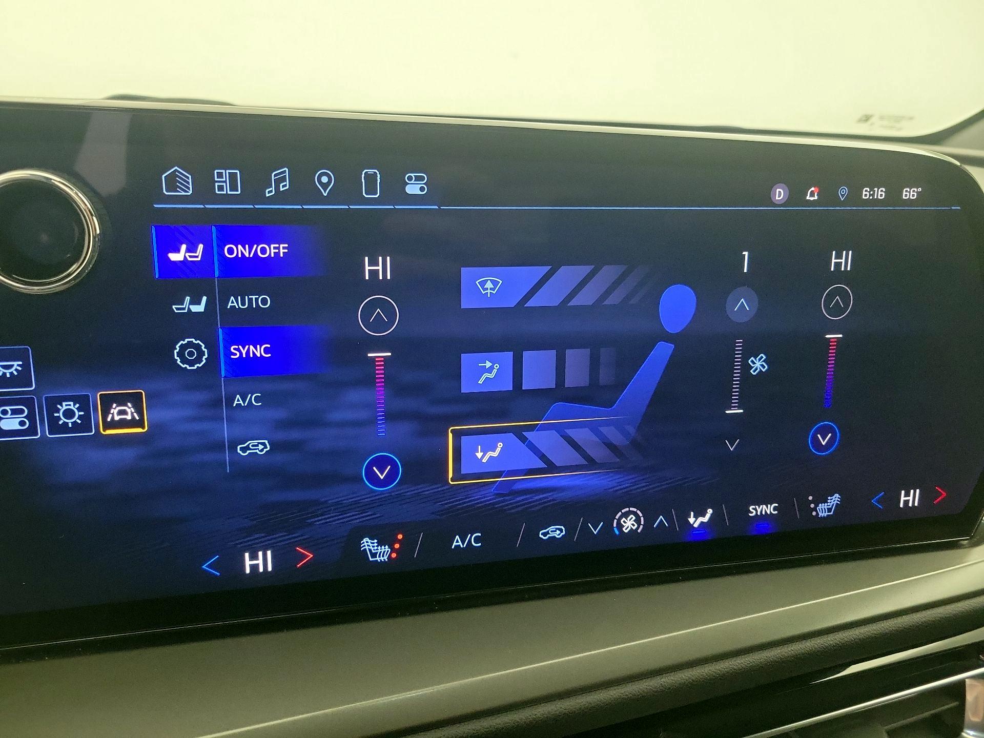 Thumbnail: 2024 Chevrolet Traverse - 16