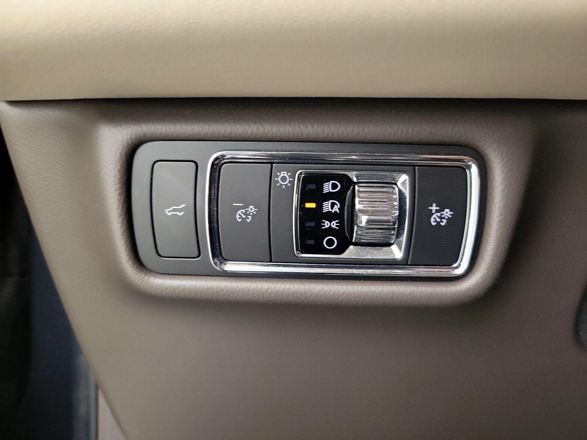 Thumbnail: 2022 Lincoln Aviator - 13