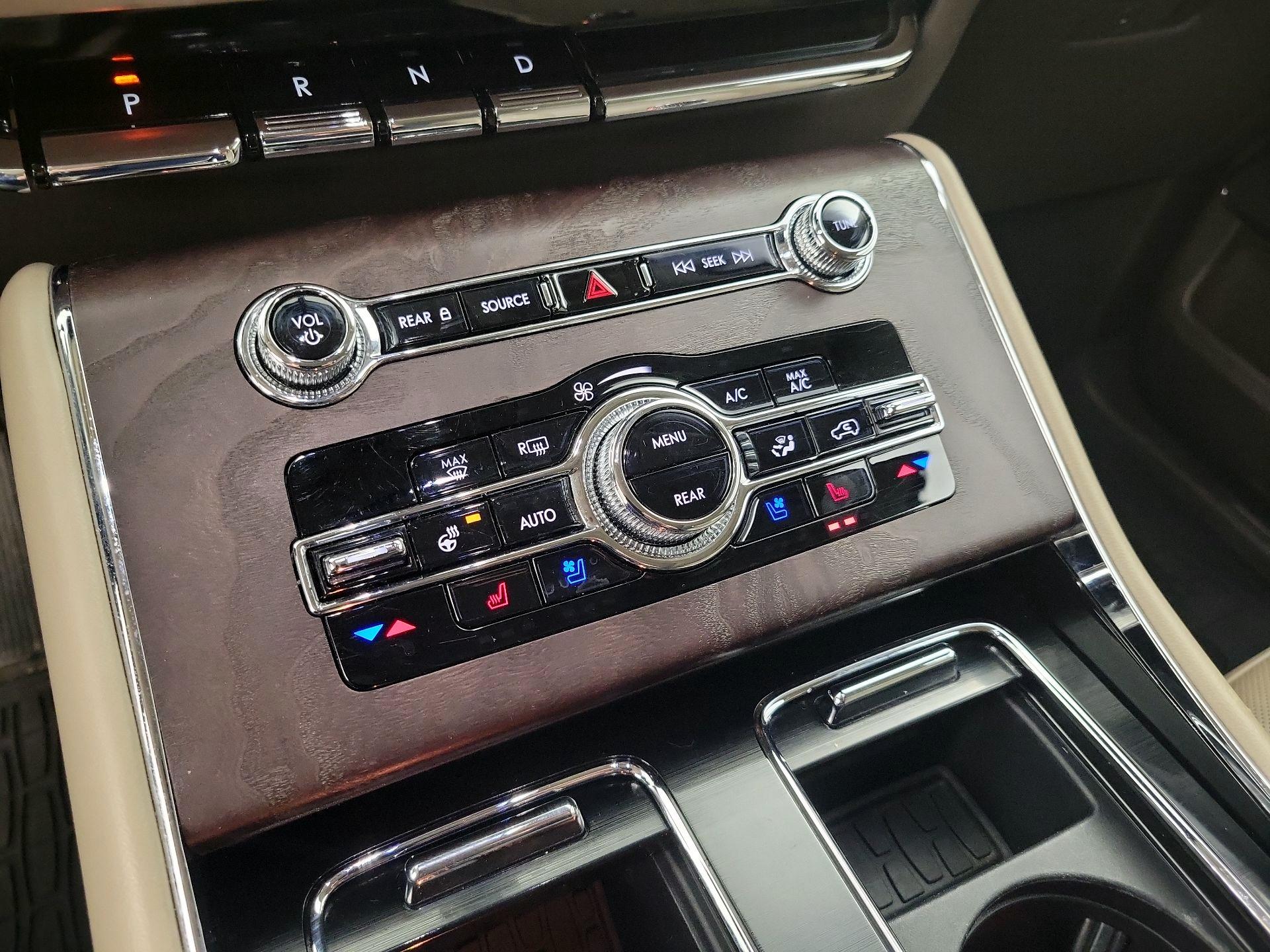 Thumbnail: 2022 Lincoln Aviator - 16