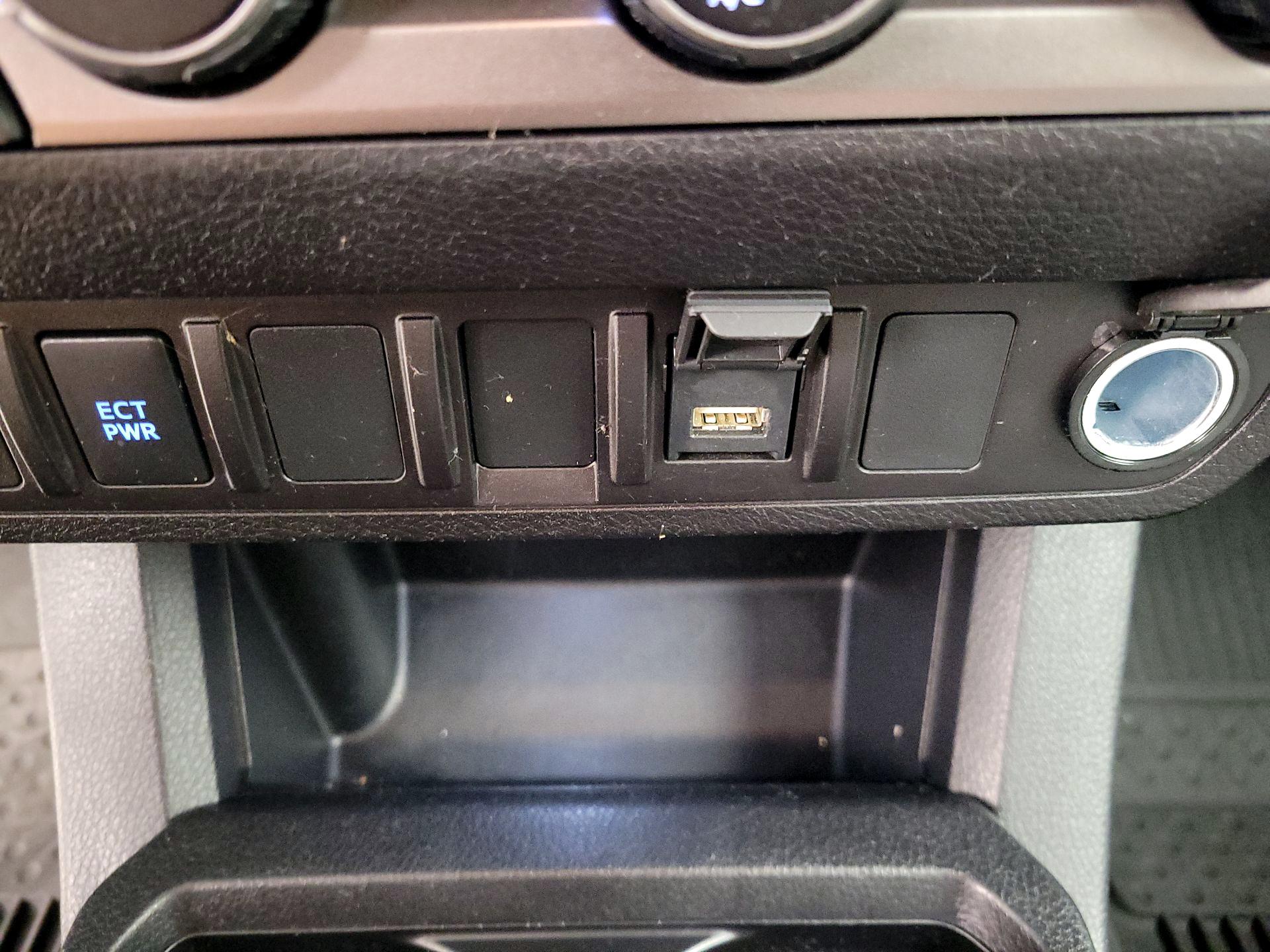 Thumbnail: 2021 Toyota Tacoma - 18