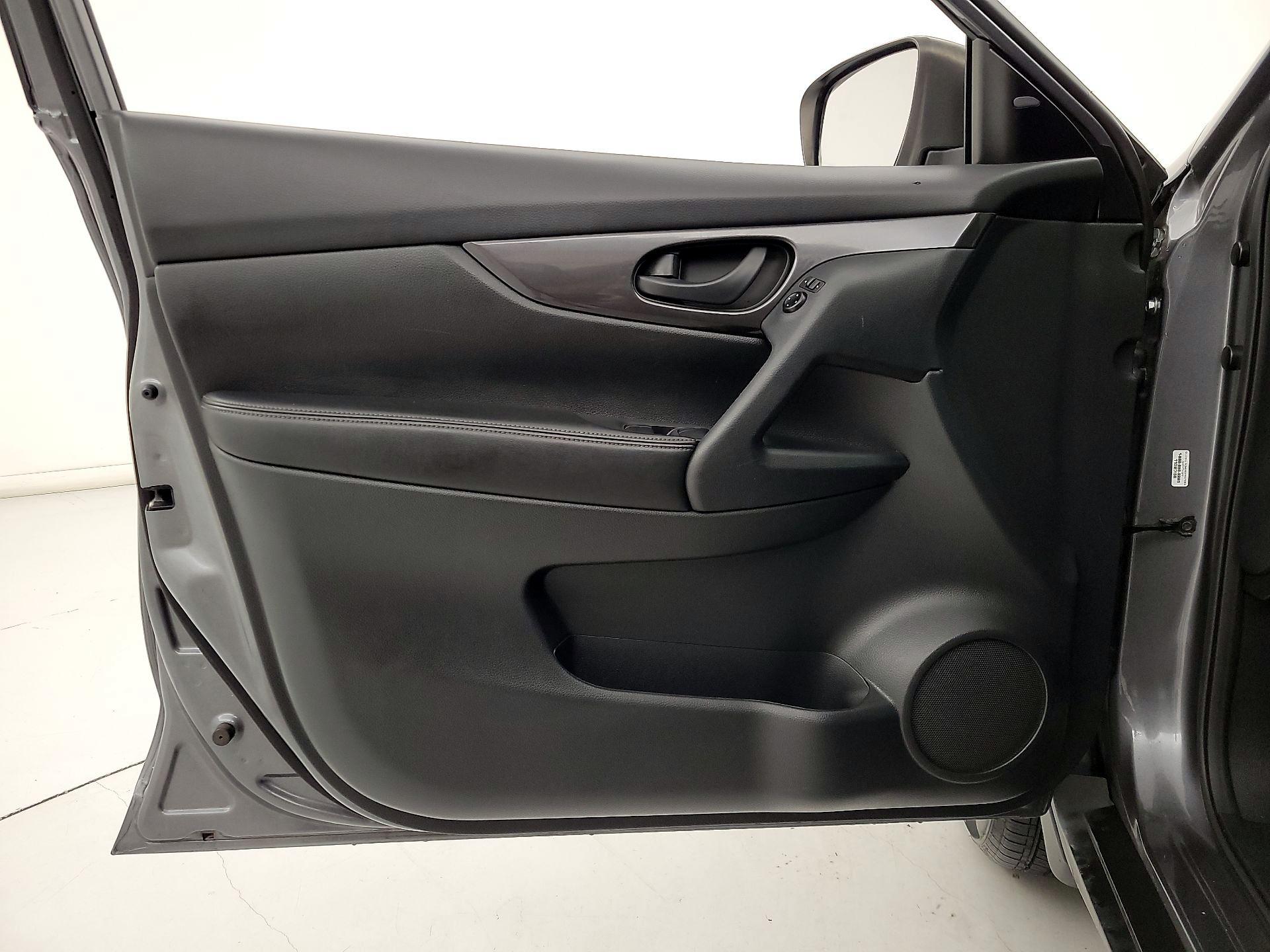 Thumbnail: 2020 Nissan Rogue - 12