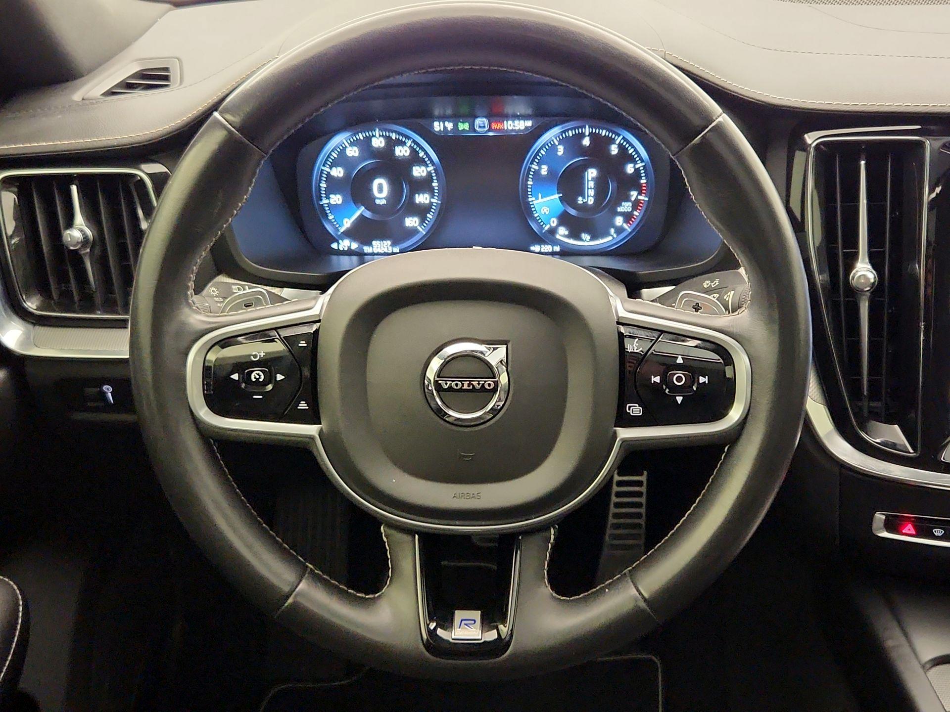 Thumbnail: 2020 Volvo S60 - 10