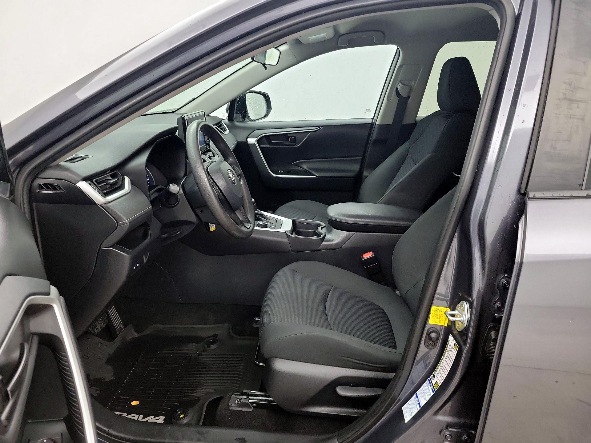 Thumbnail: 2020 Toyota RAV4 - 11