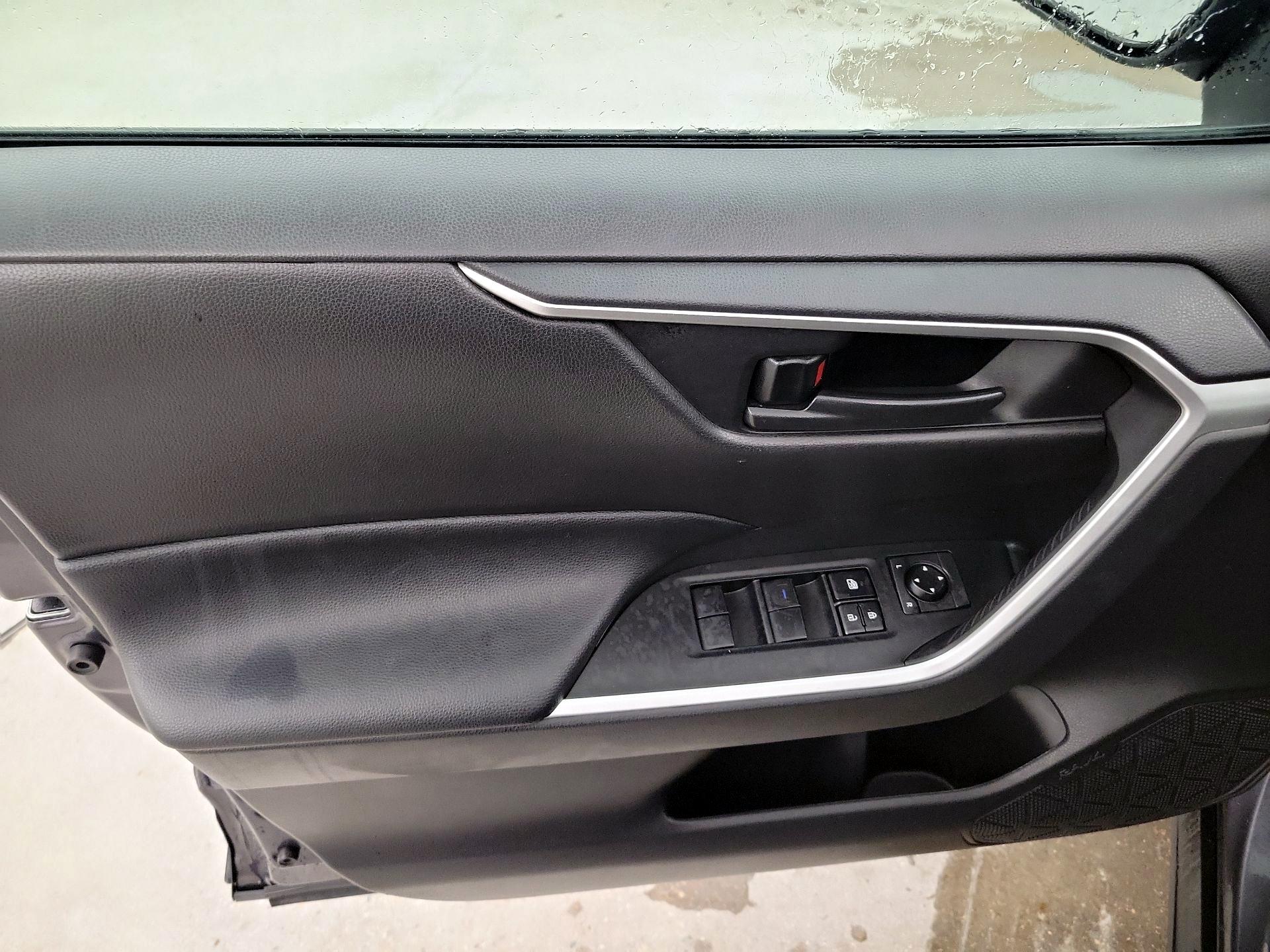 Thumbnail: 2020 Toyota RAV4 - 12