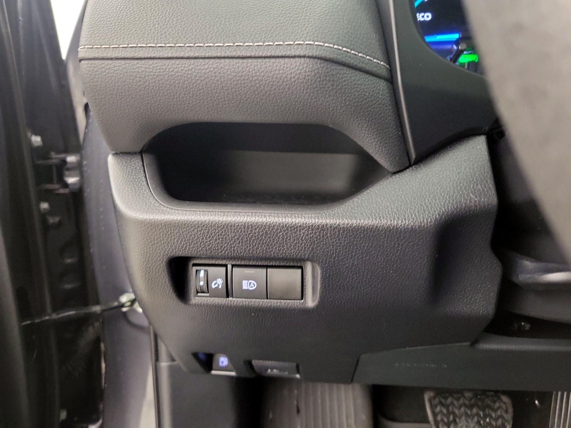 Thumbnail: 2020 Toyota RAV4 - 13