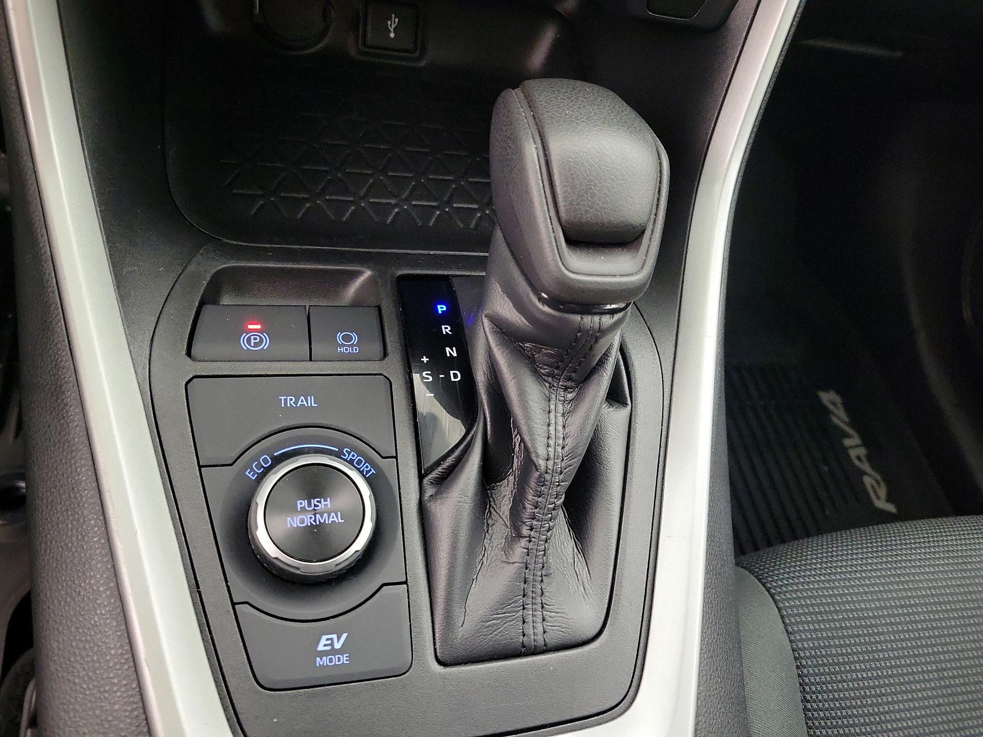 Thumbnail: 2020 Toyota RAV4 - 17