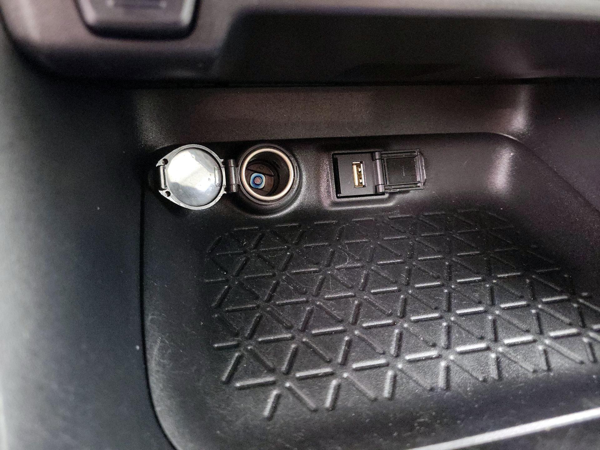 Thumbnail: 2020 Toyota RAV4 - 18