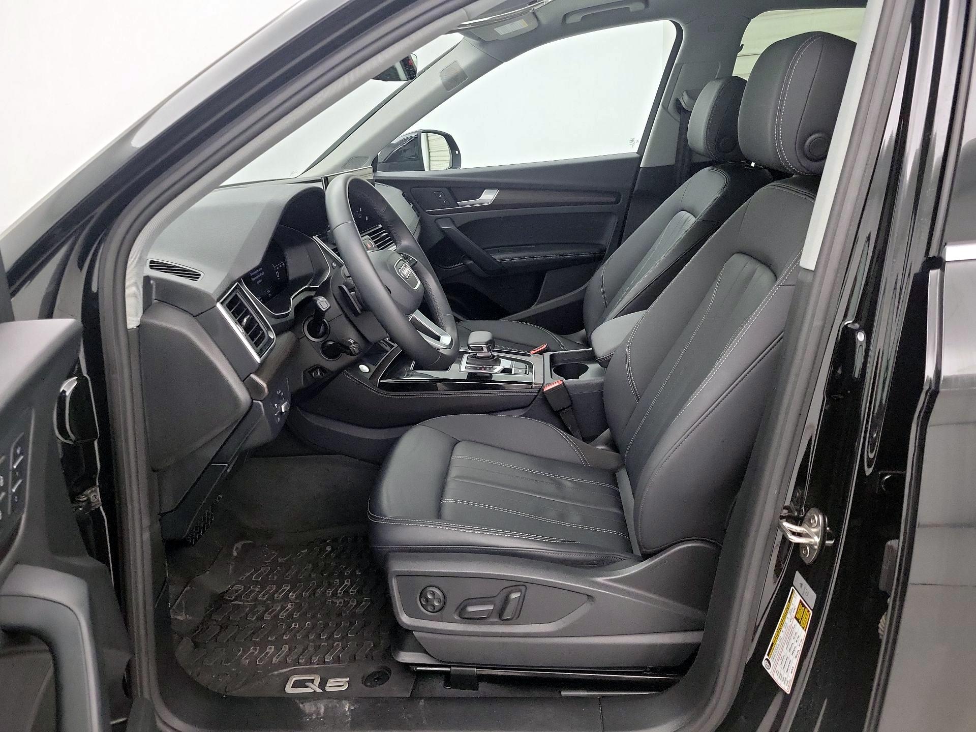 Thumbnail: 2023 Audi Q5 - 11