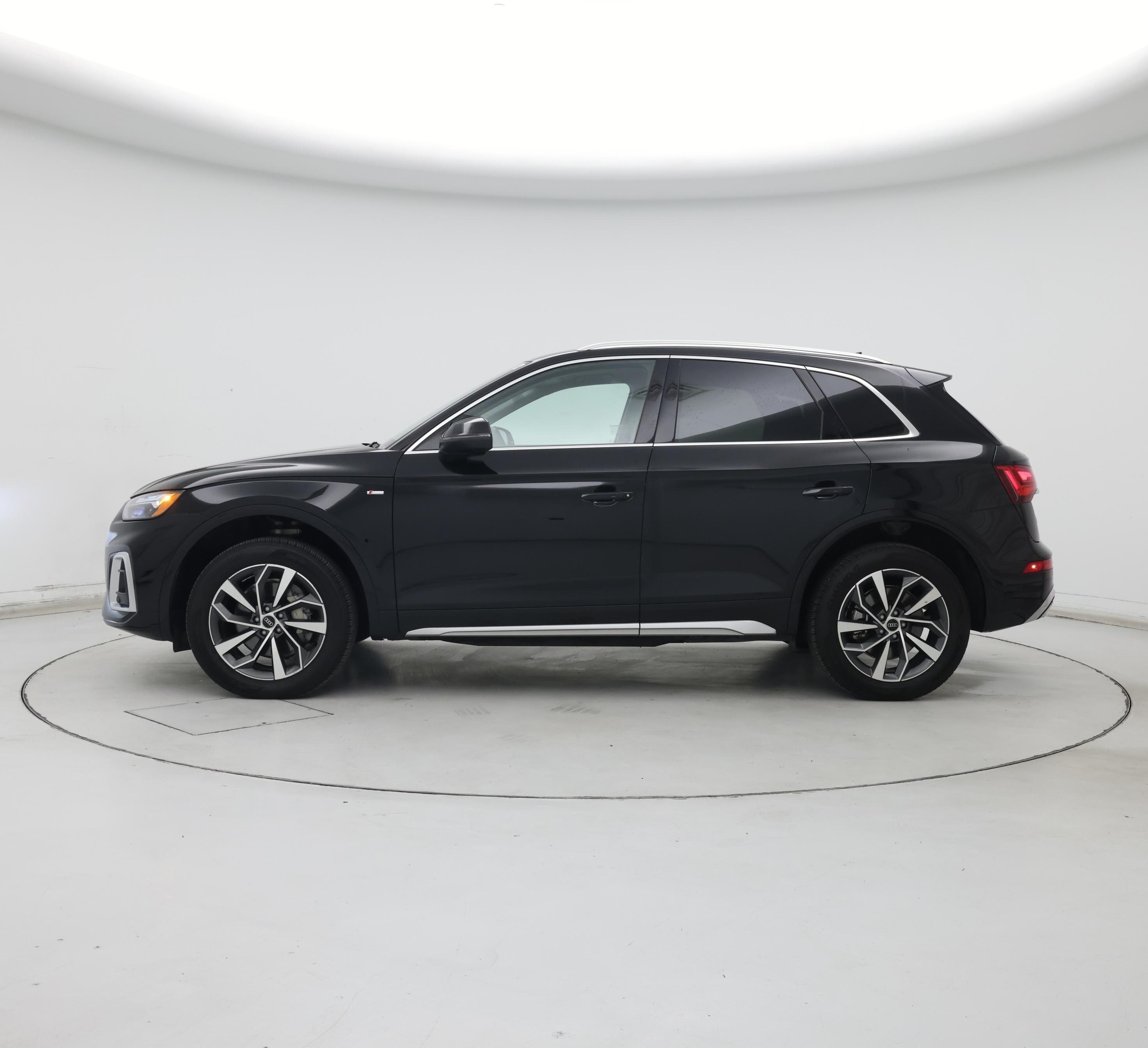 Thumbnail: 2023 Audi Q5 - 3