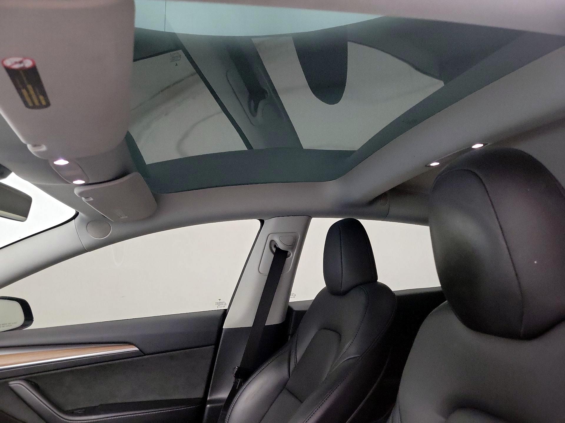 Thumbnail: 2023 Tesla Model 3 - 18