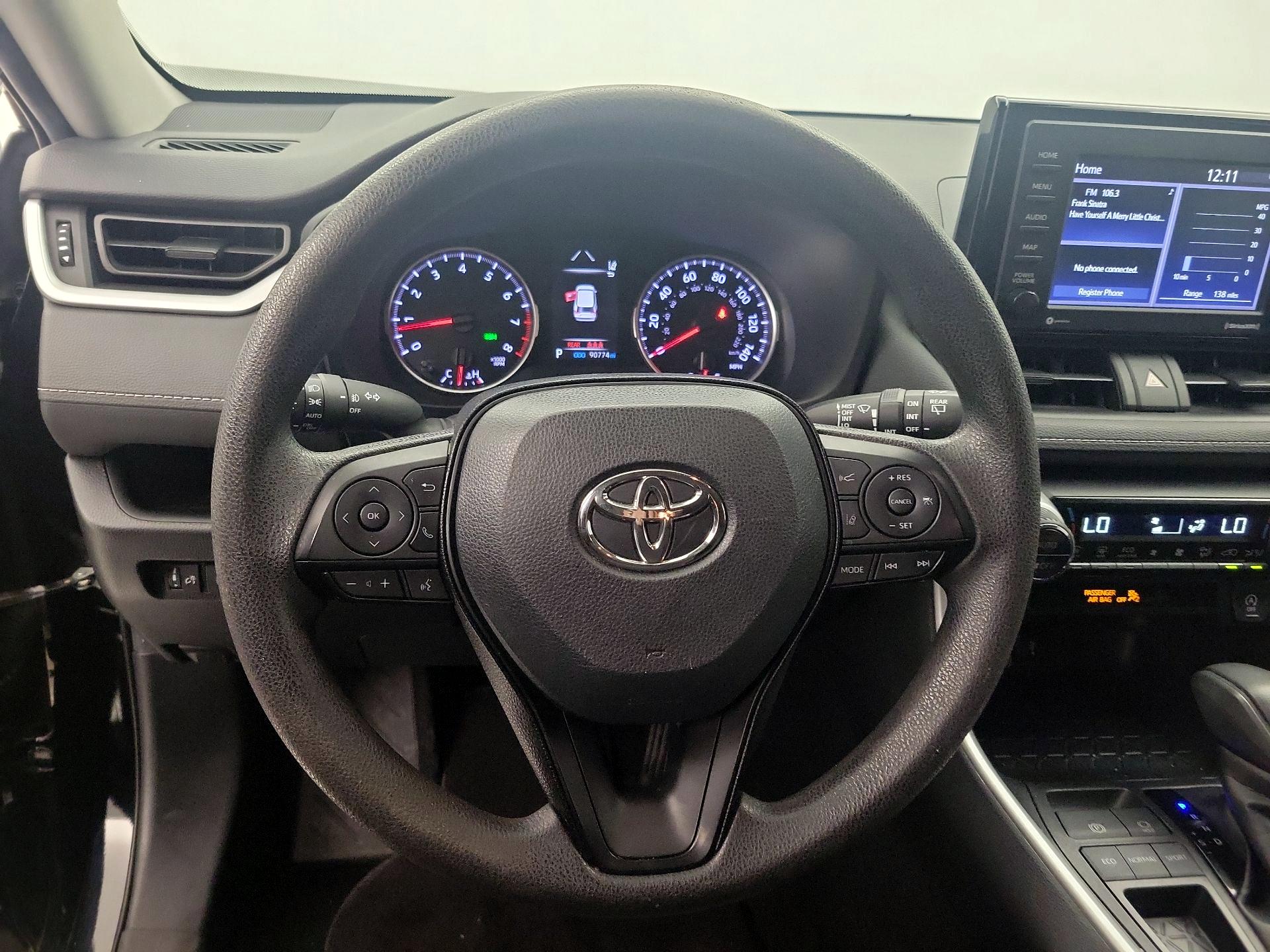 Thumbnail: 2020 Toyota RAV4 - 10