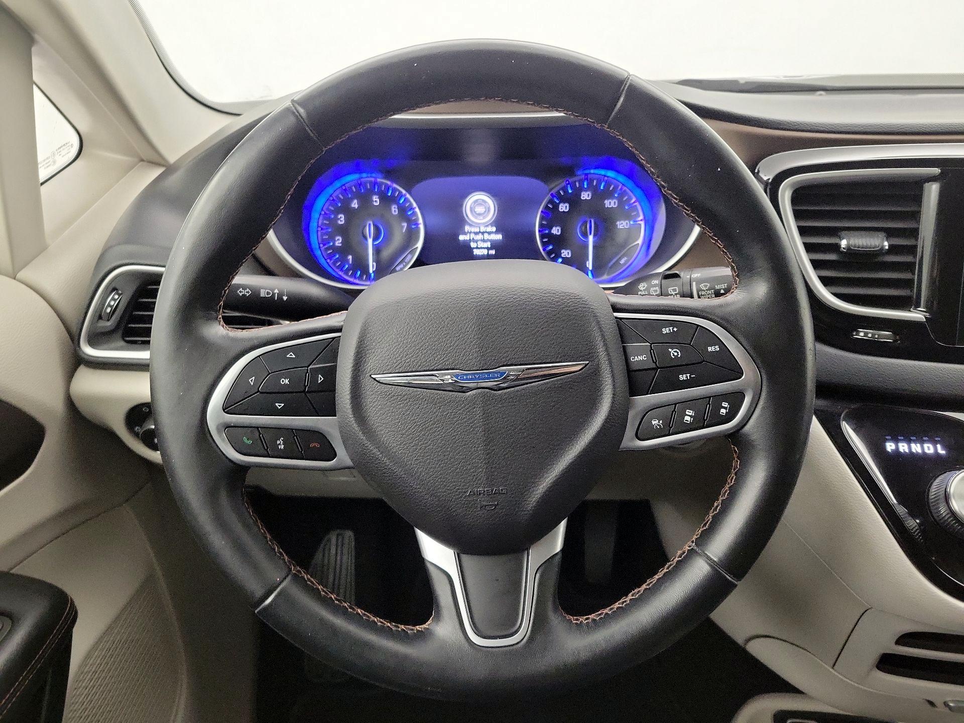 Thumbnail: 2018 Chrysler Pacifica - 10