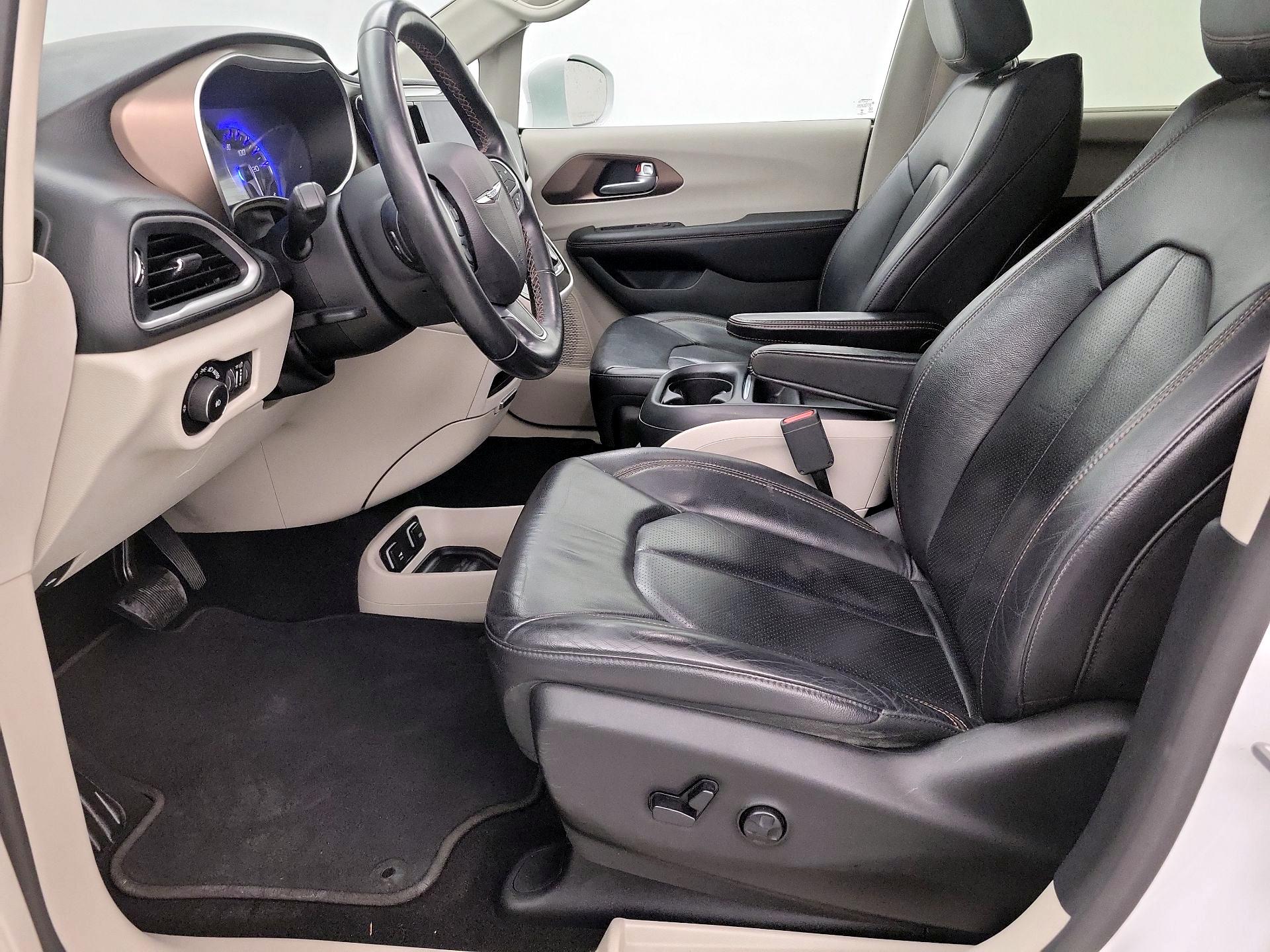 Thumbnail: 2018 Chrysler Pacifica - 11