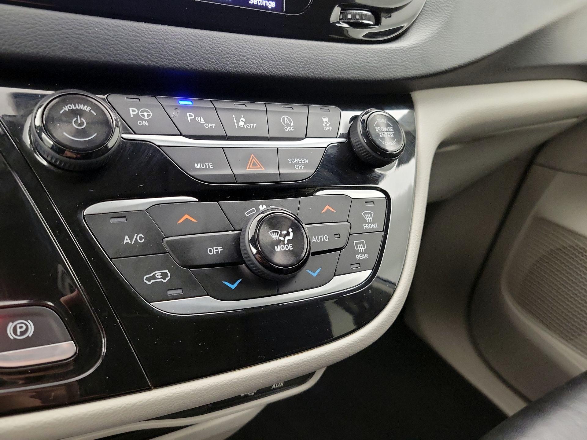 Thumbnail: 2018 Chrysler Pacifica - 16