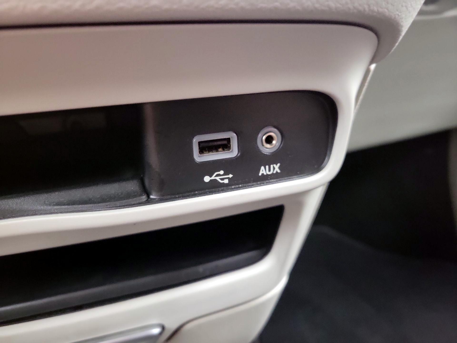 Thumbnail: 2018 Chrysler Pacifica - 18