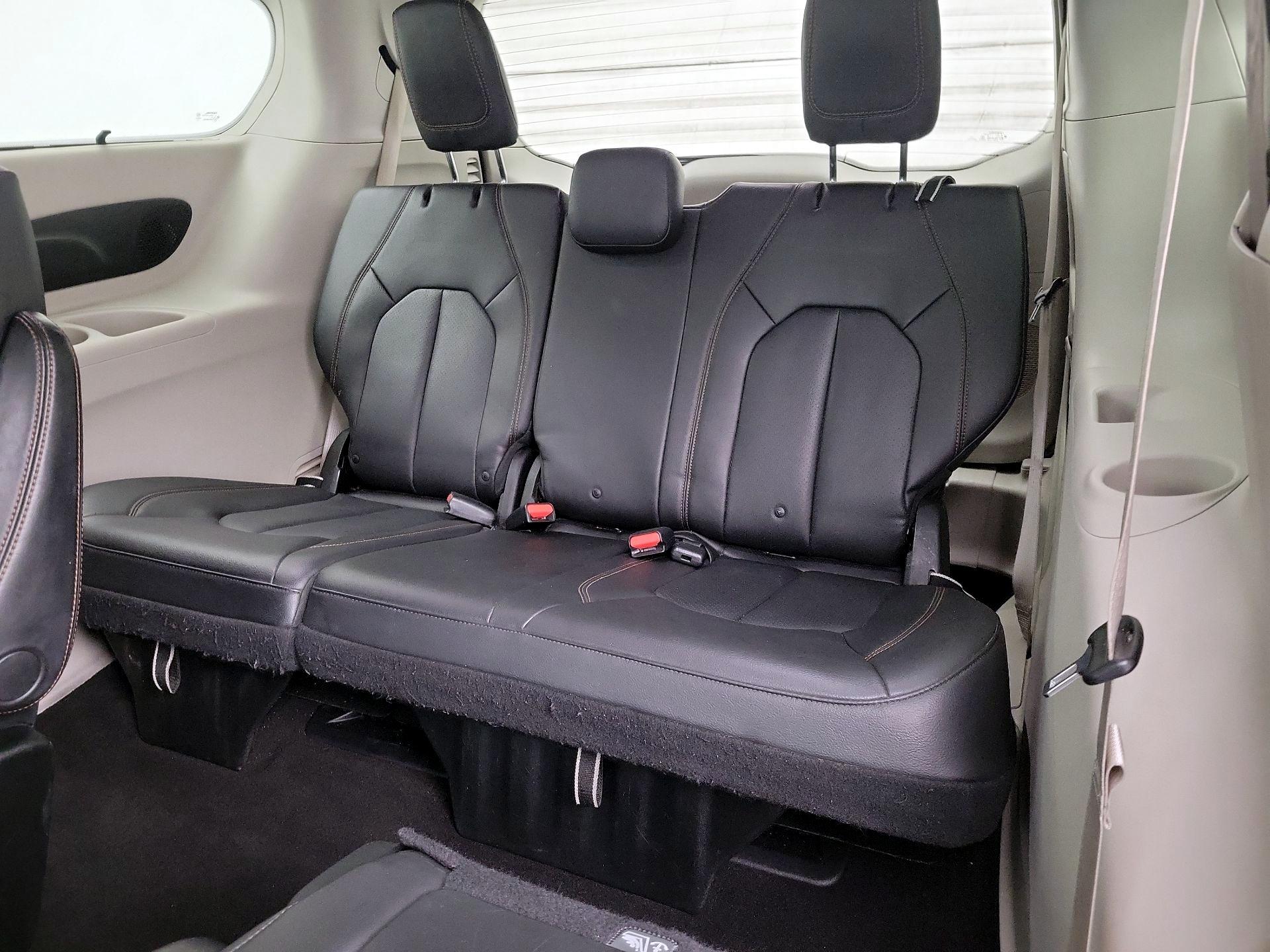 Thumbnail: 2018 Chrysler Pacifica - 20