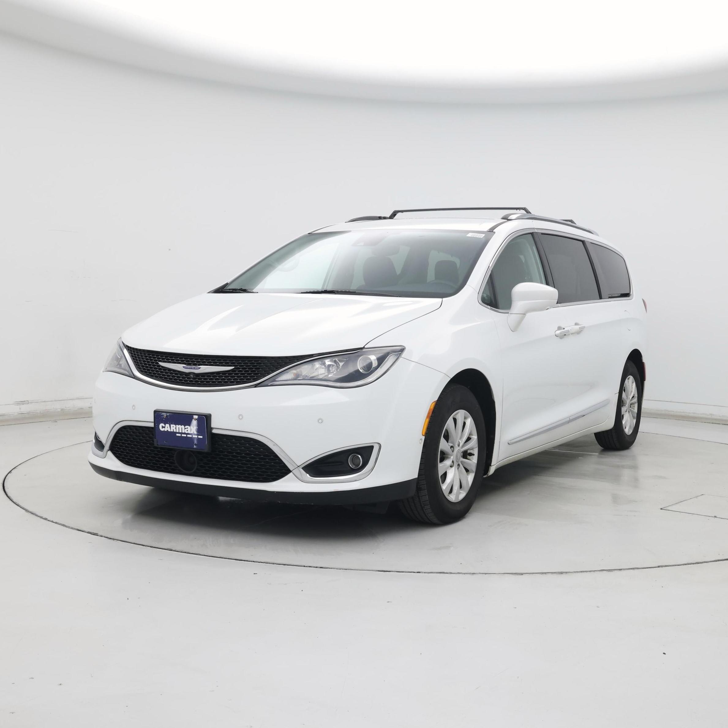 Thumbnail: 2018 Chrysler Pacifica - 4