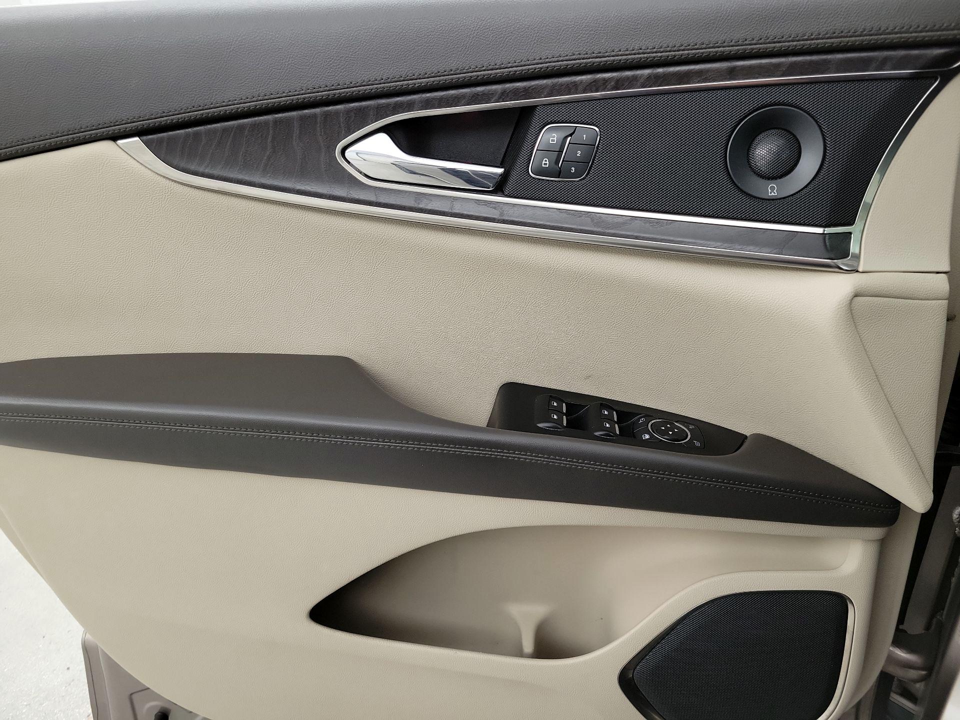 Thumbnail: 2019 Lincoln Nautilus - 12