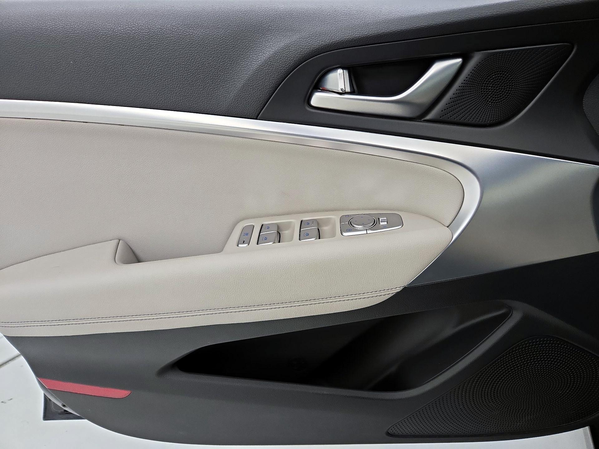 Thumbnail: 2023 Genesis G70 - 12