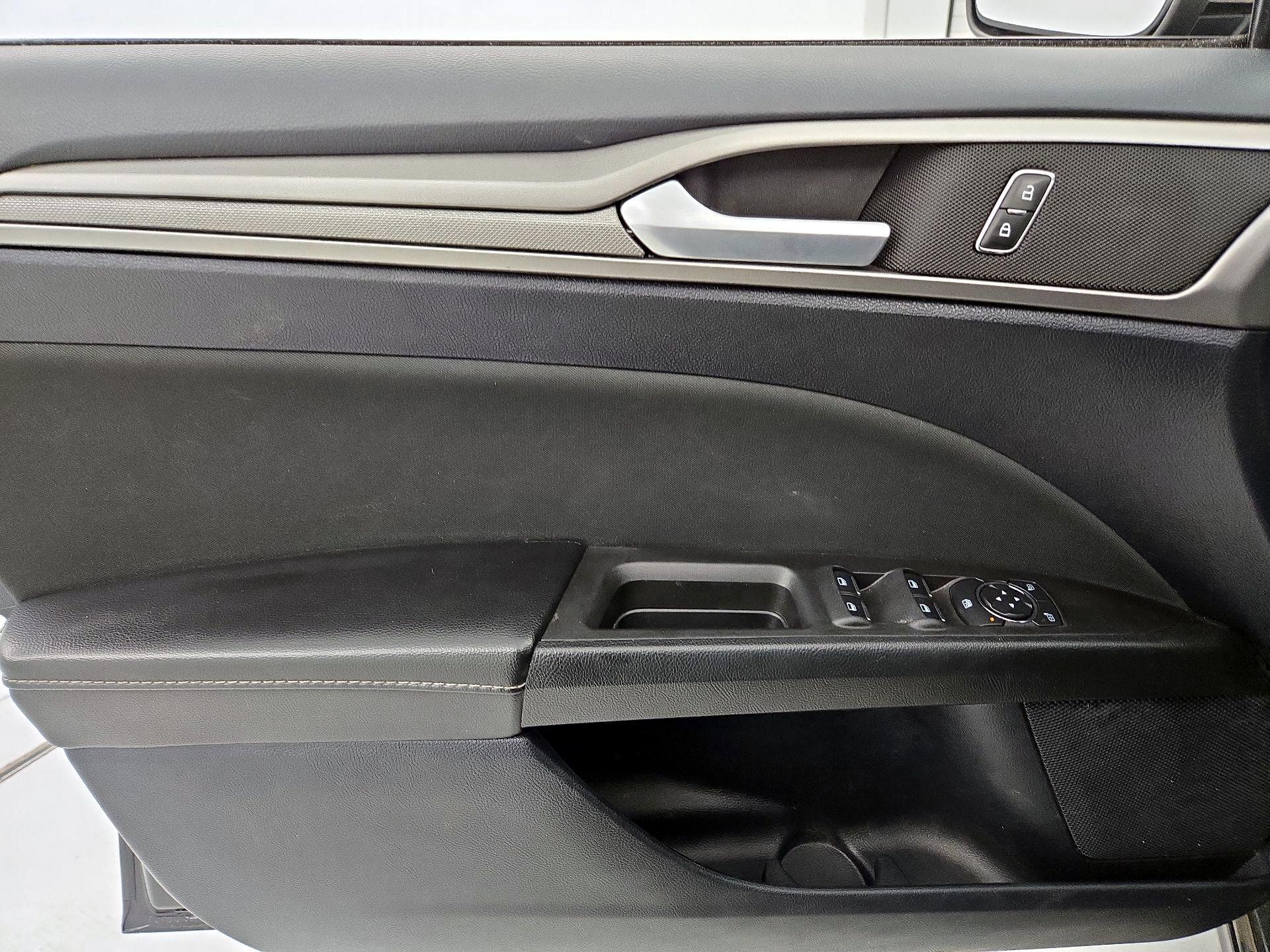 Thumbnail: 2020 Ford Fusion - 12