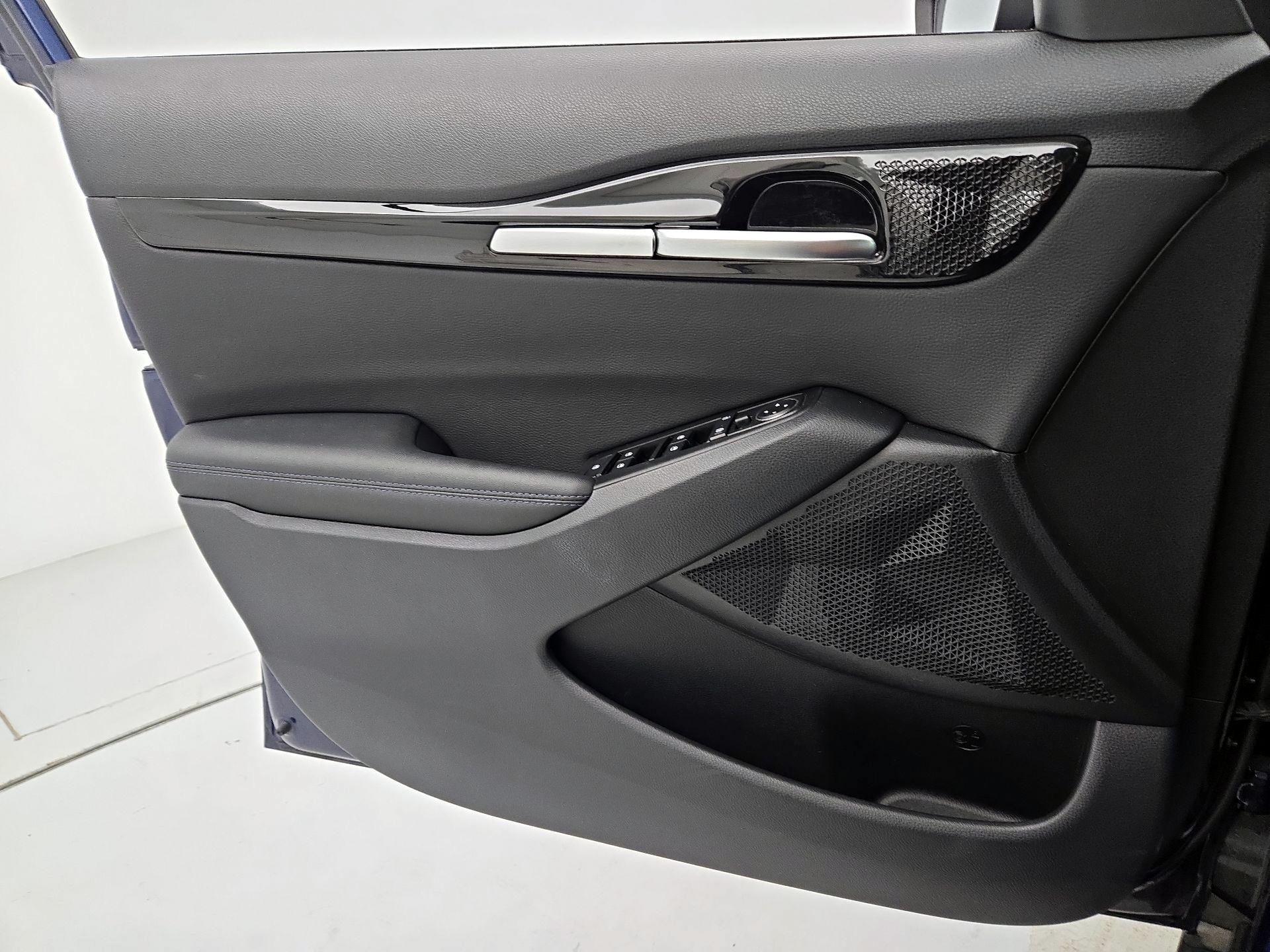 Thumbnail: 2023 Kia Seltos - 12