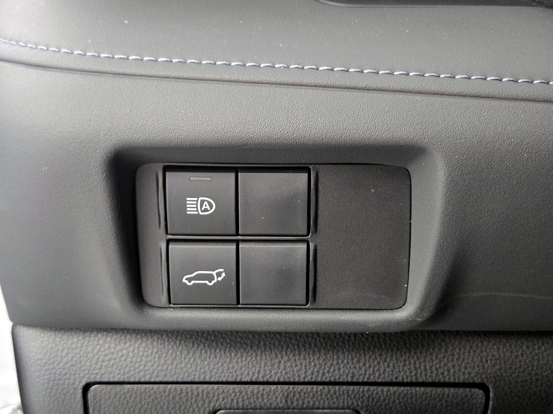 Thumbnail: 2023 Toyota Highlander - 13