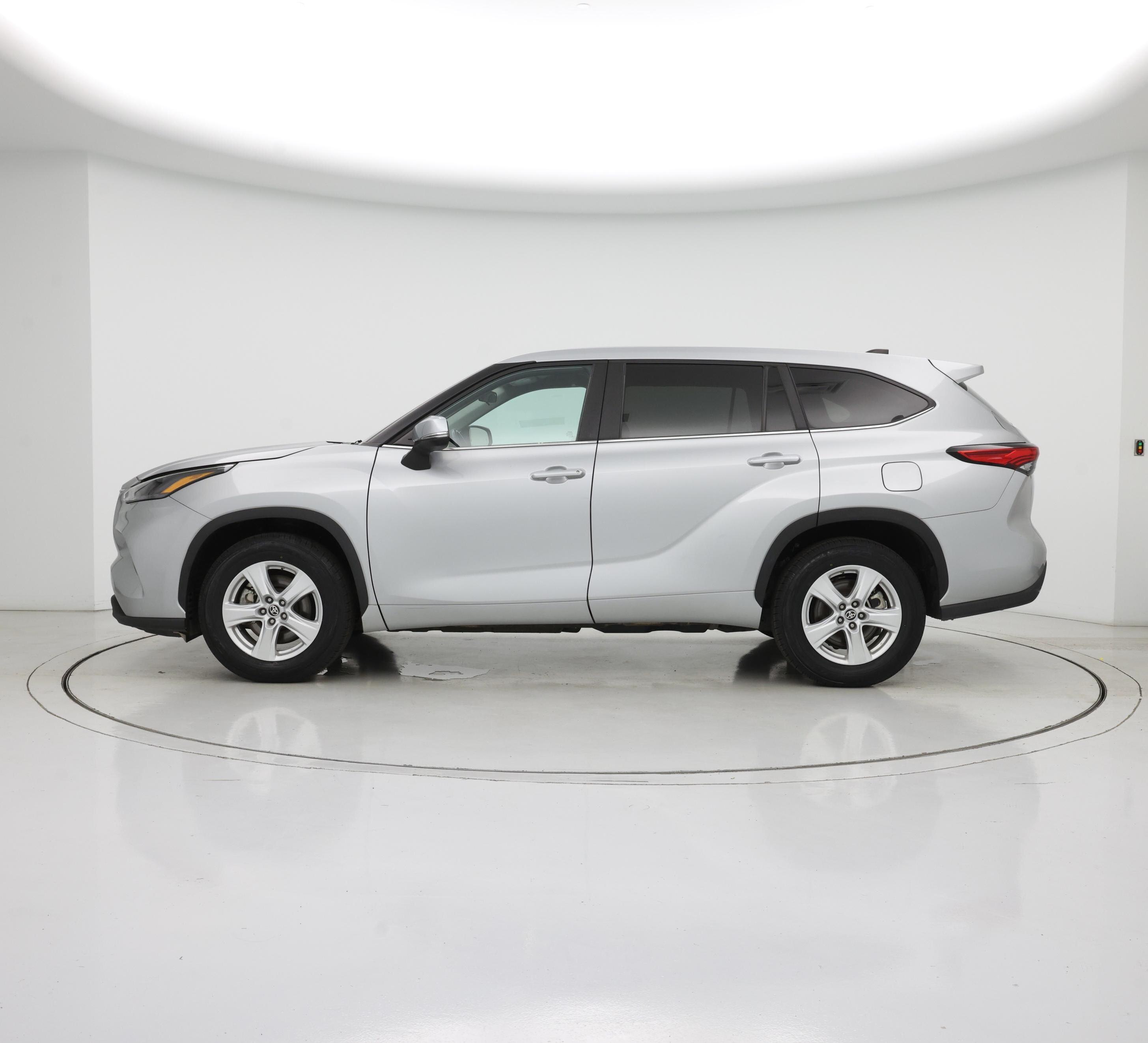 Thumbnail: 2023 Toyota Highlander - 3