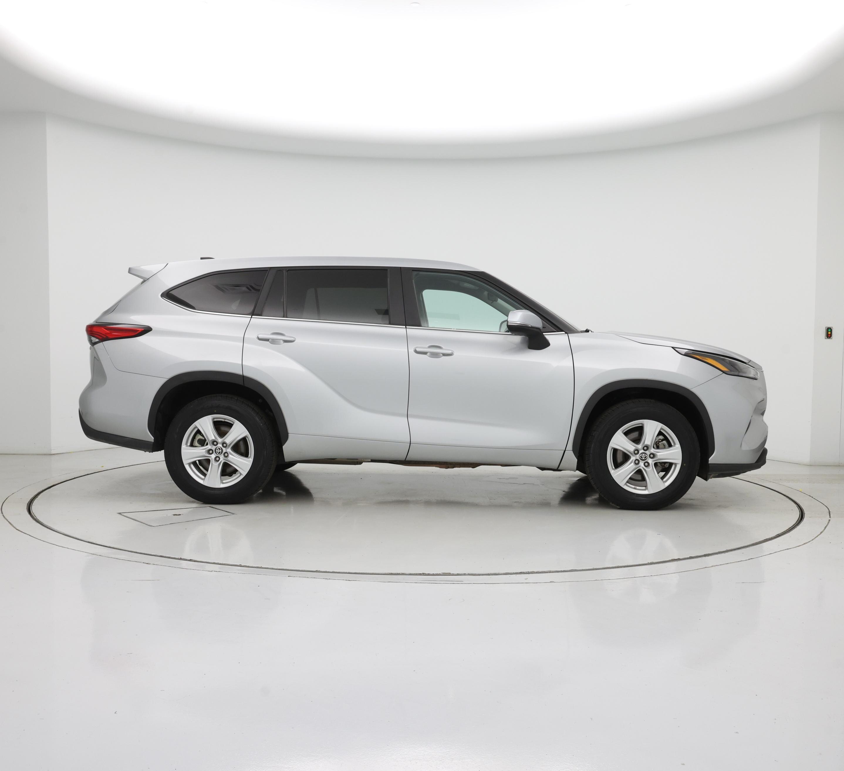 Thumbnail: 2023 Toyota Highlander - 7