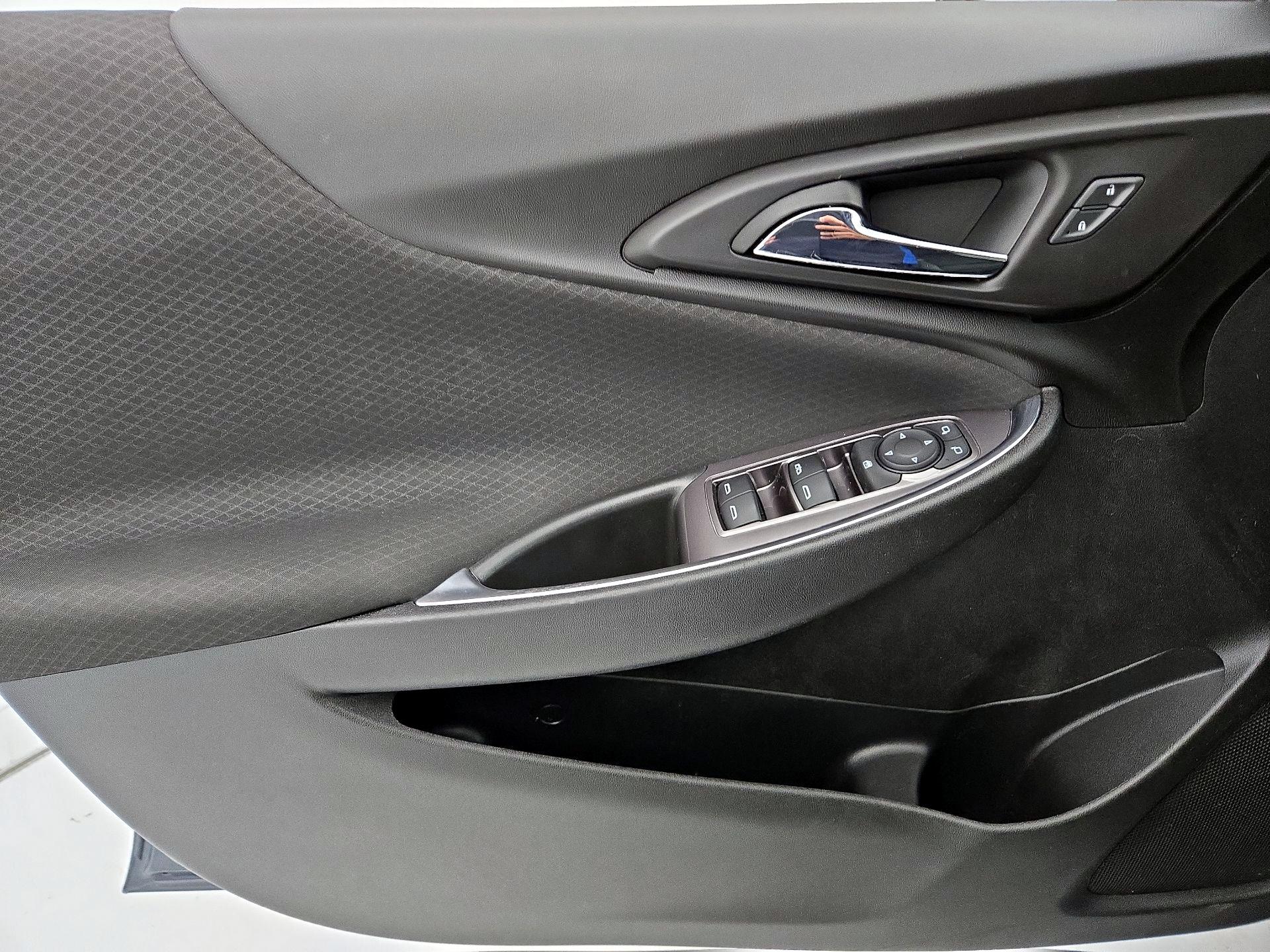 Thumbnail: 2021 Chevrolet Malibu - 12