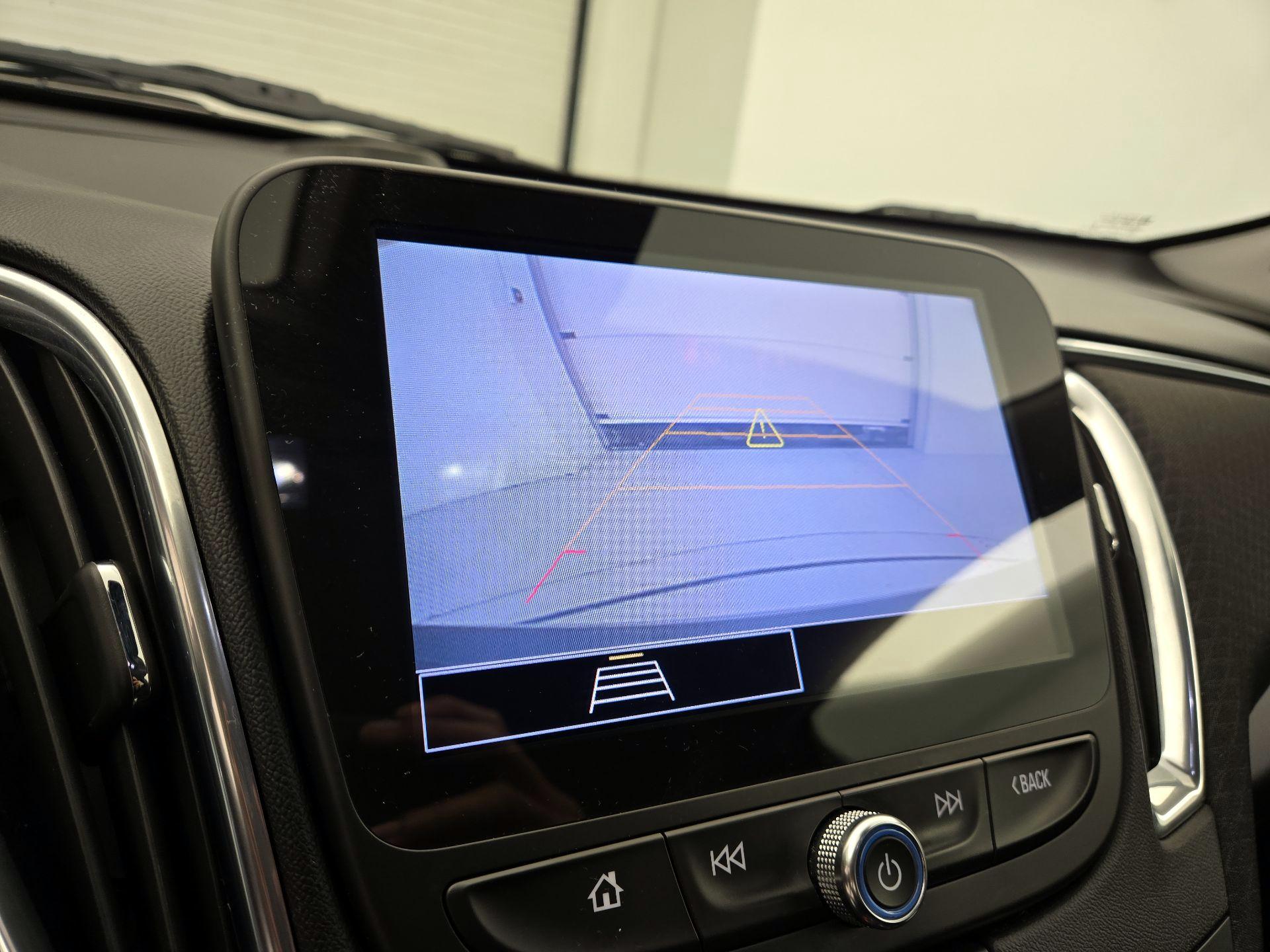 Thumbnail: 2021 Chevrolet Malibu - 14