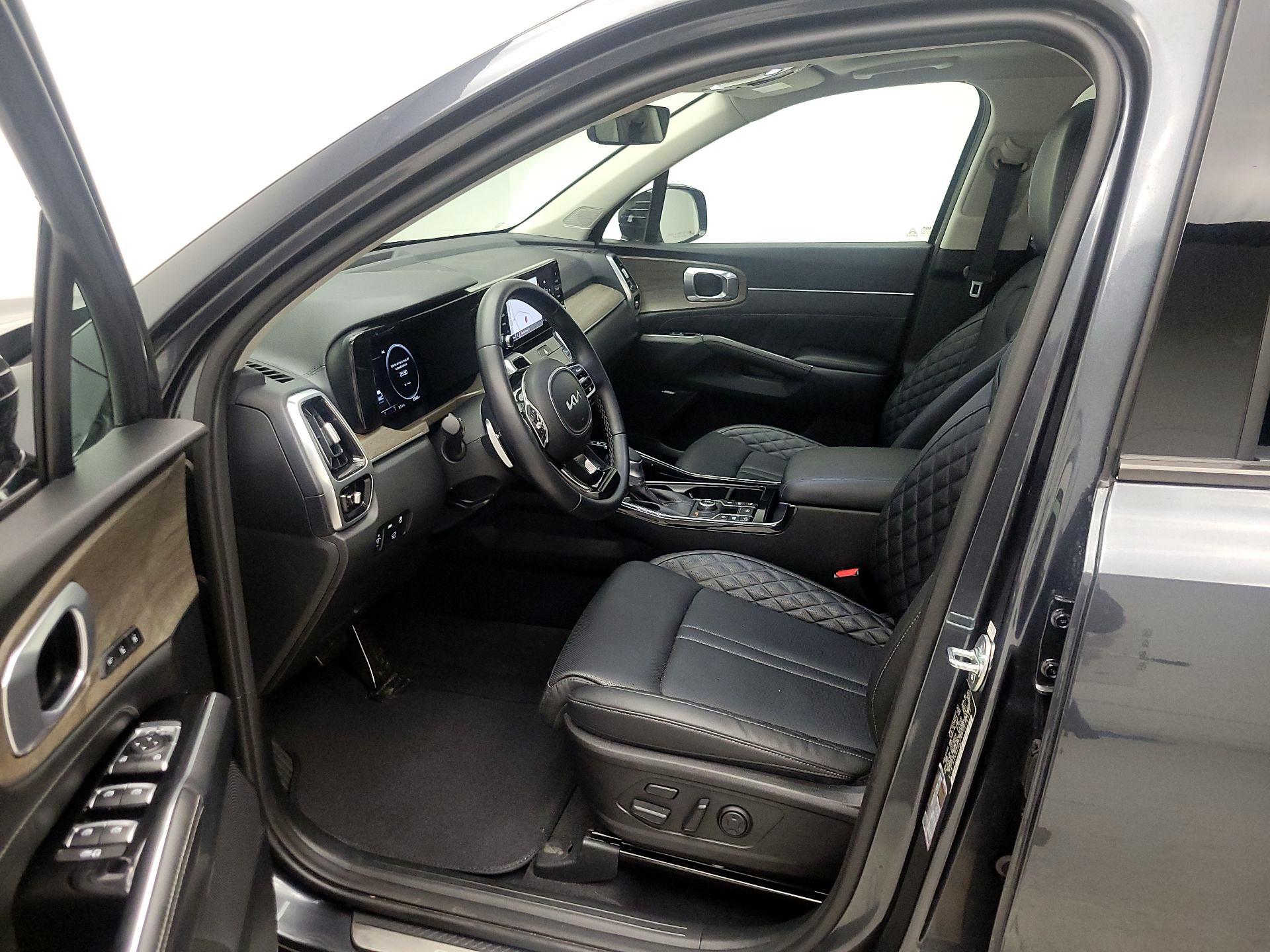 Thumbnail: 2023 Kia Sorento - 11