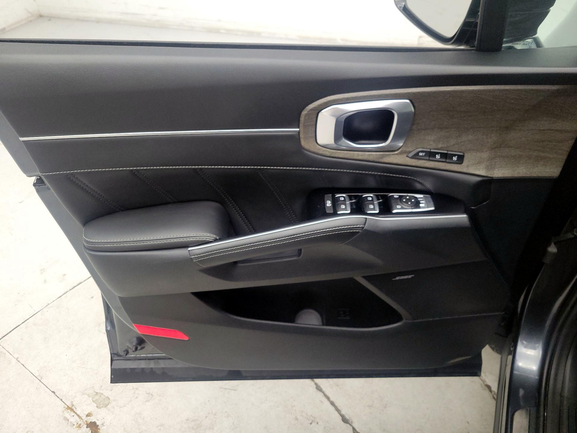 Thumbnail: 2023 Kia Sorento - 12