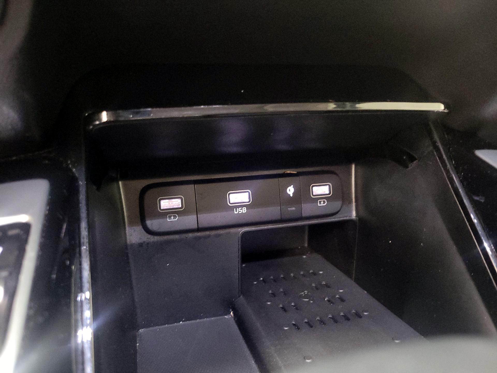 Thumbnail: 2023 Kia Sorento - 19