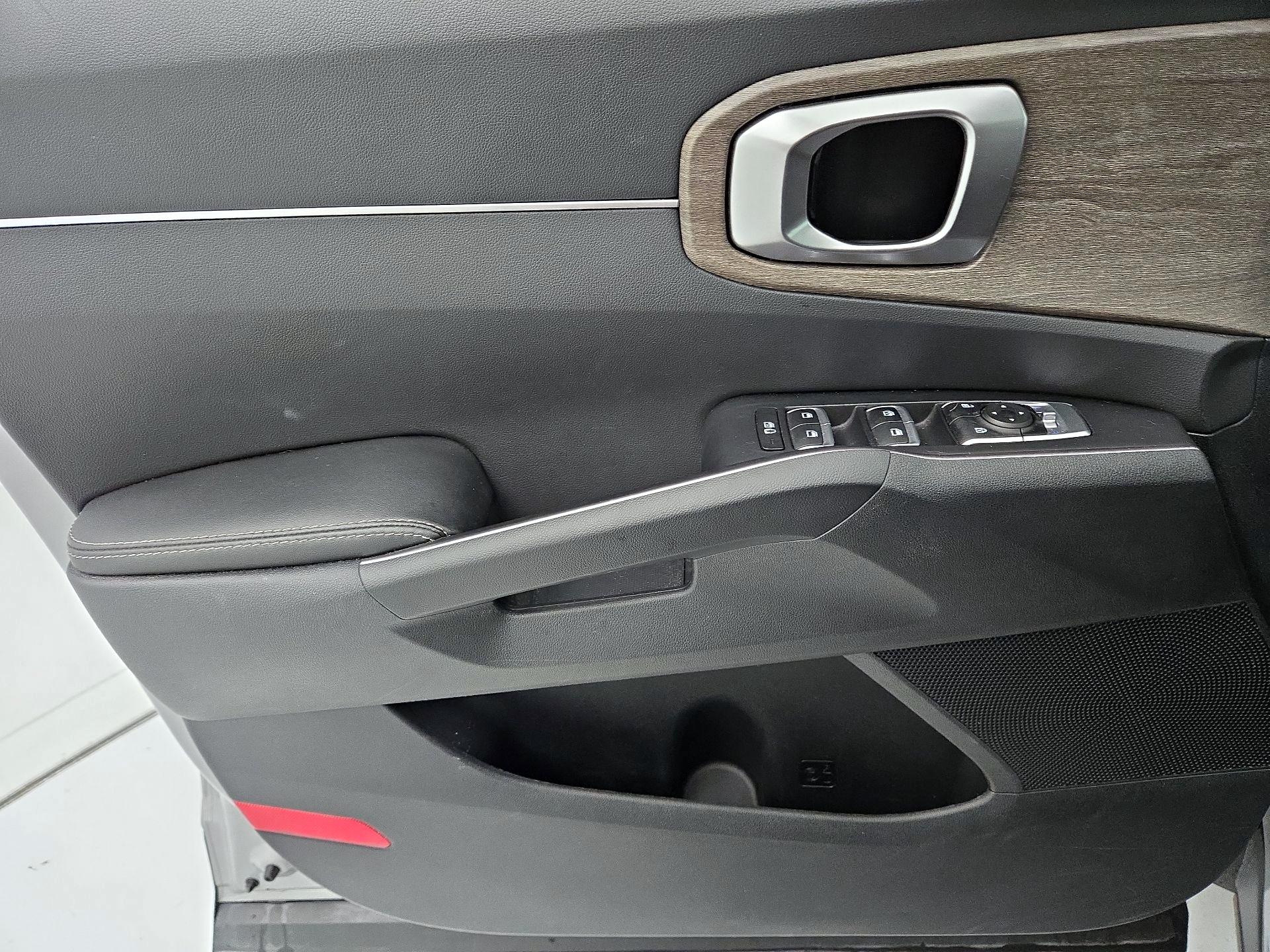 Thumbnail: 2022 Kia Sorento - 12