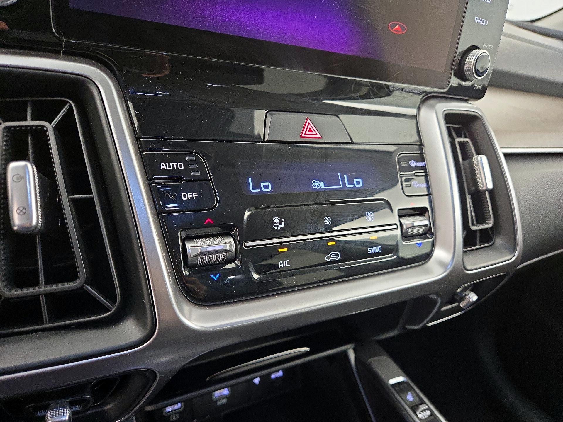 Thumbnail: 2022 Kia Sorento - 17