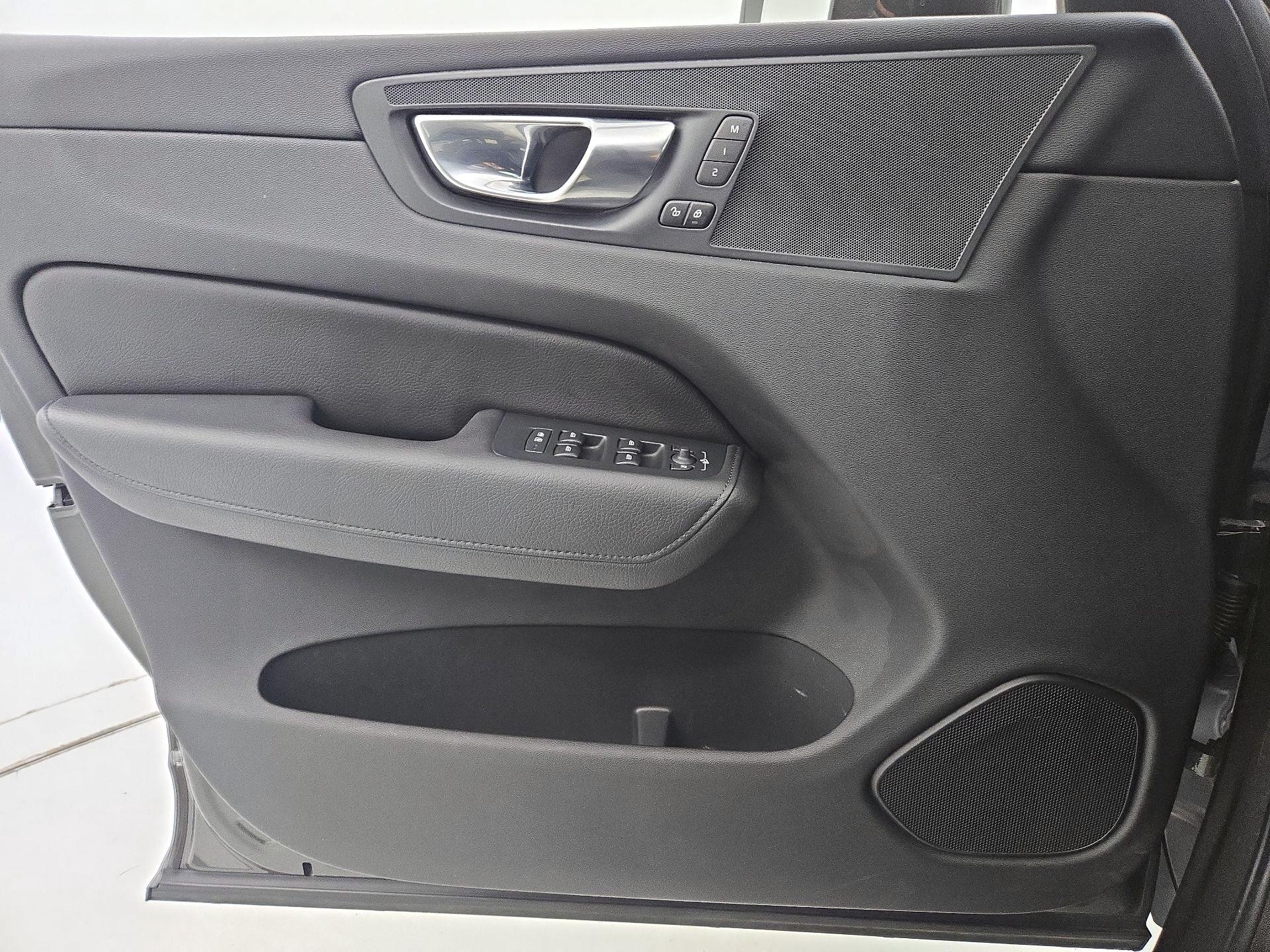 Thumbnail: 2020 Volvo XC60 - 12