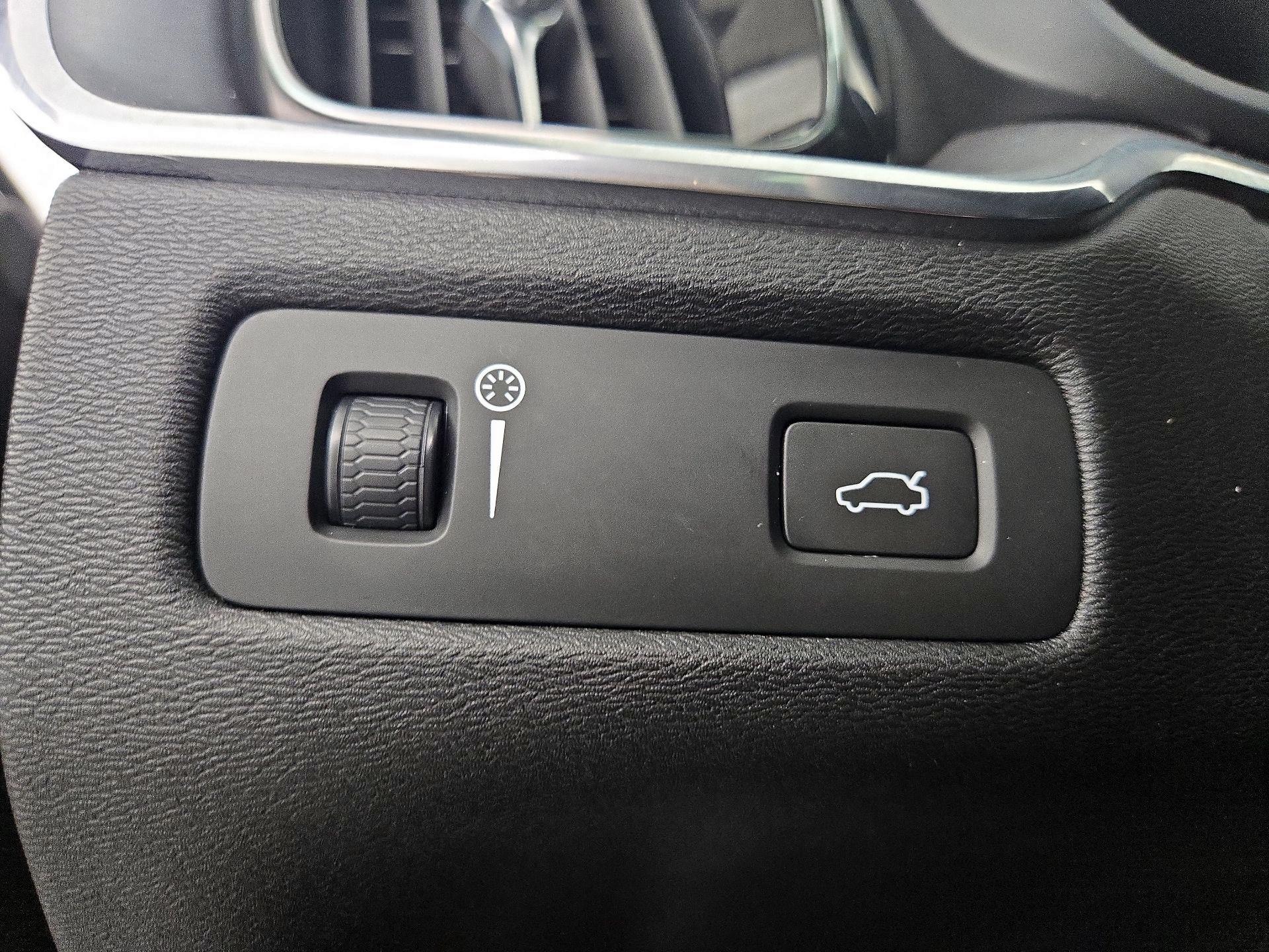 Thumbnail: 2020 Volvo XC60 - 13