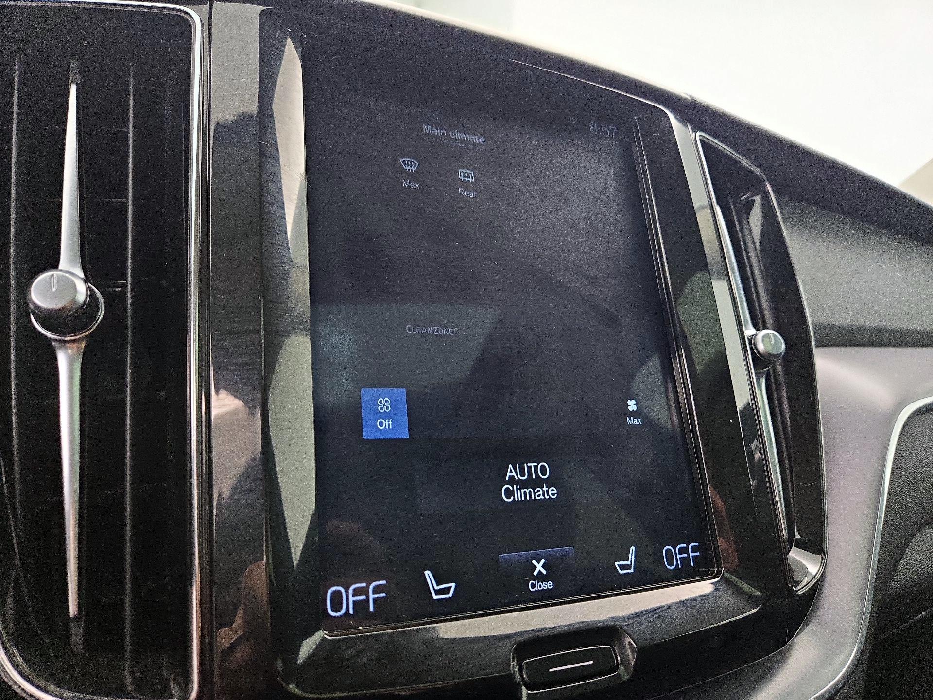 Thumbnail: 2020 Volvo XC60 - 16