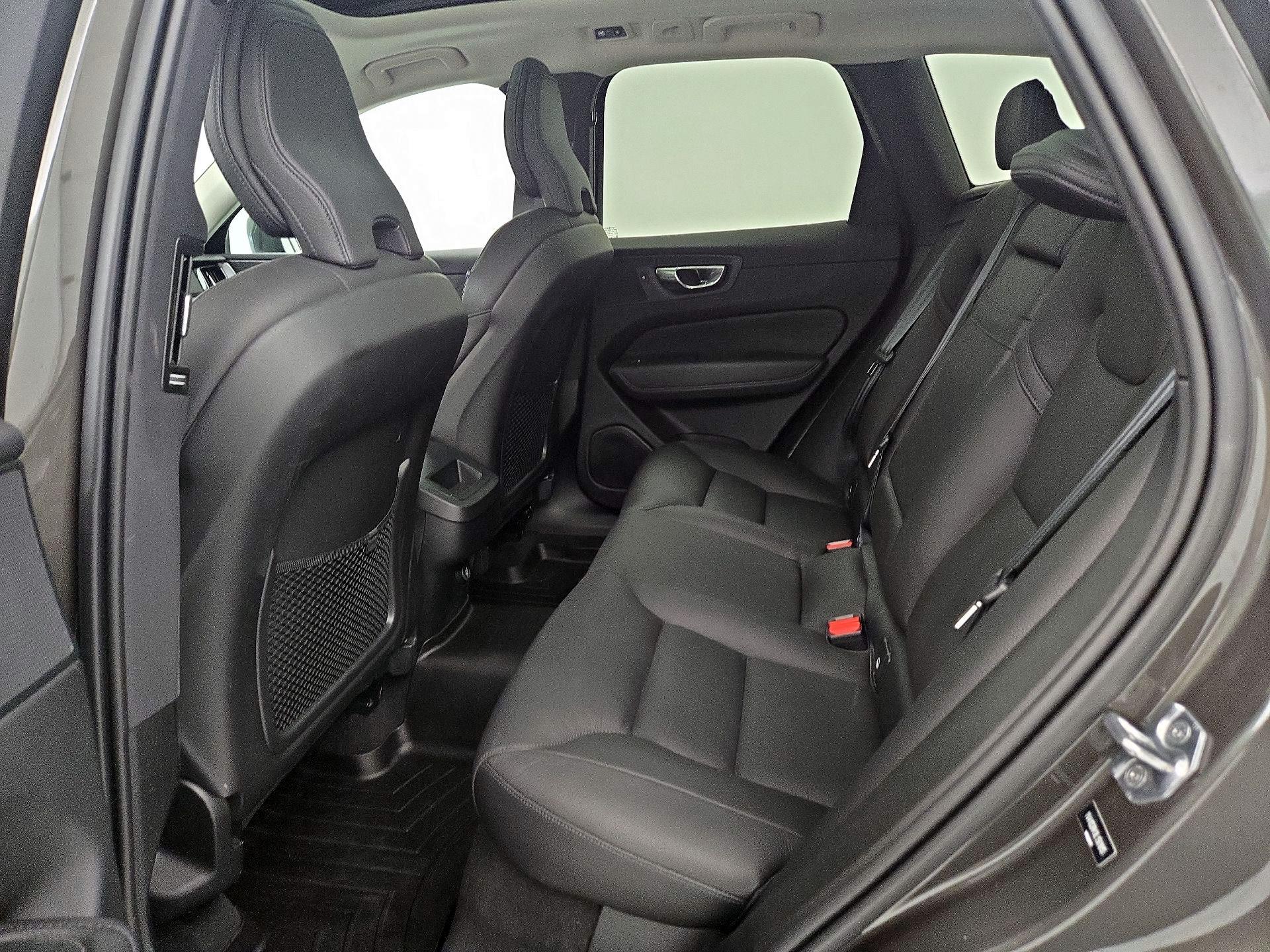 Thumbnail: 2020 Volvo XC60 - 20