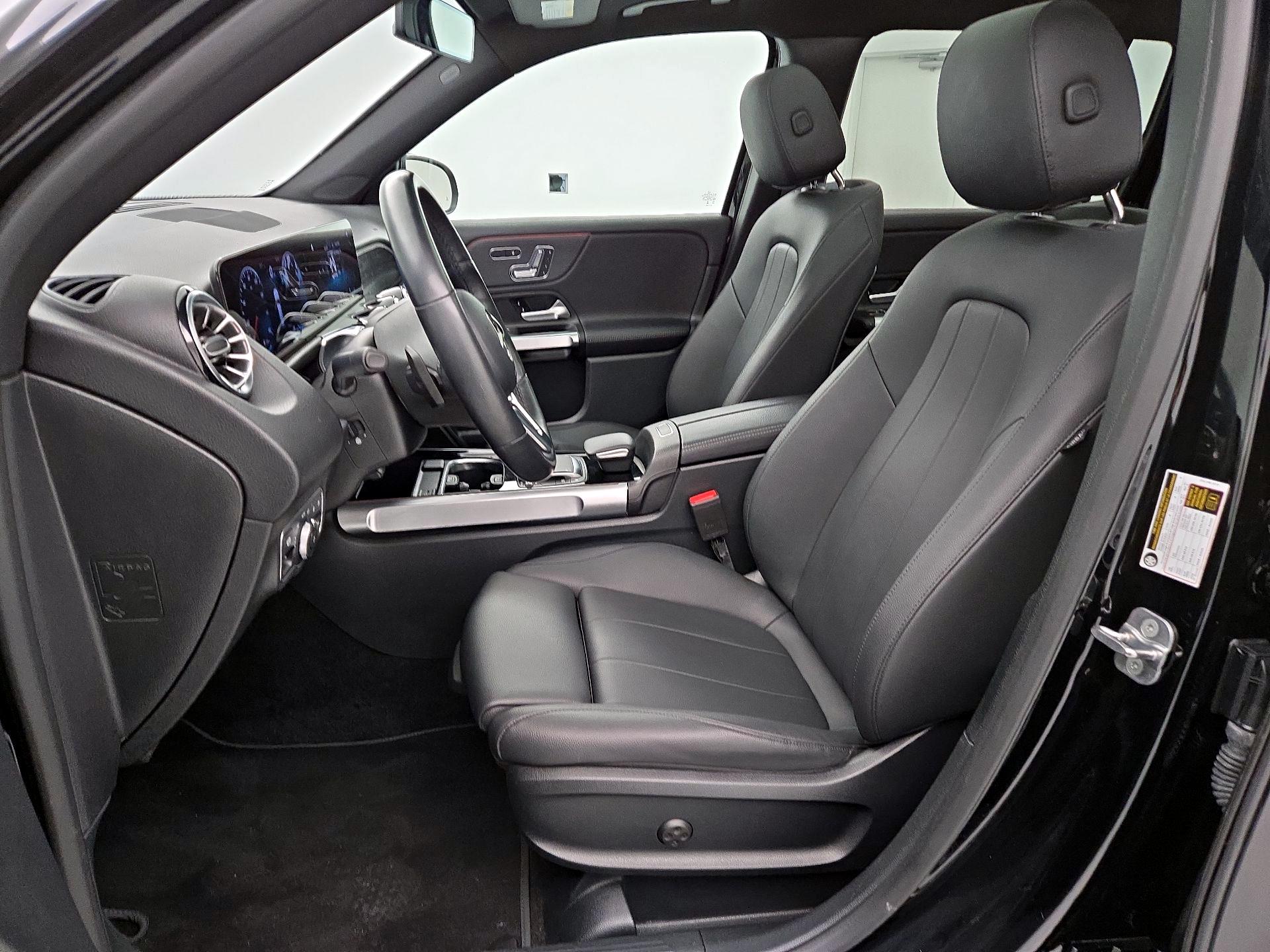 Thumbnail: 2023 Mercedes-Benz GLB - 11