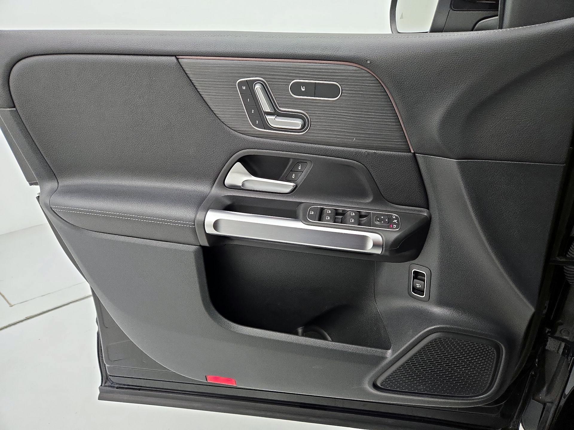 Thumbnail: 2023 Mercedes-Benz GLB - 12