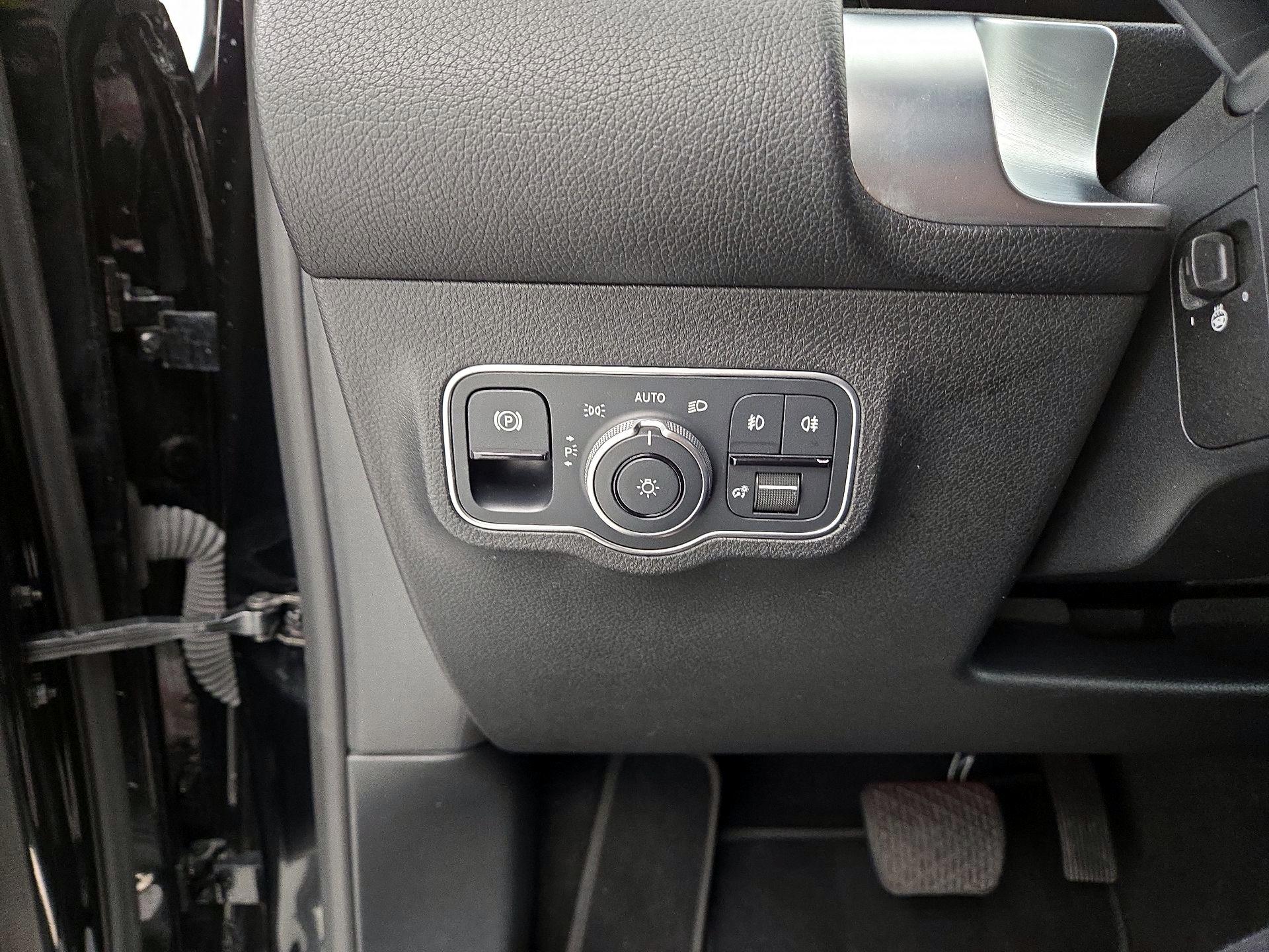 Thumbnail: 2023 Mercedes-Benz GLB - 13