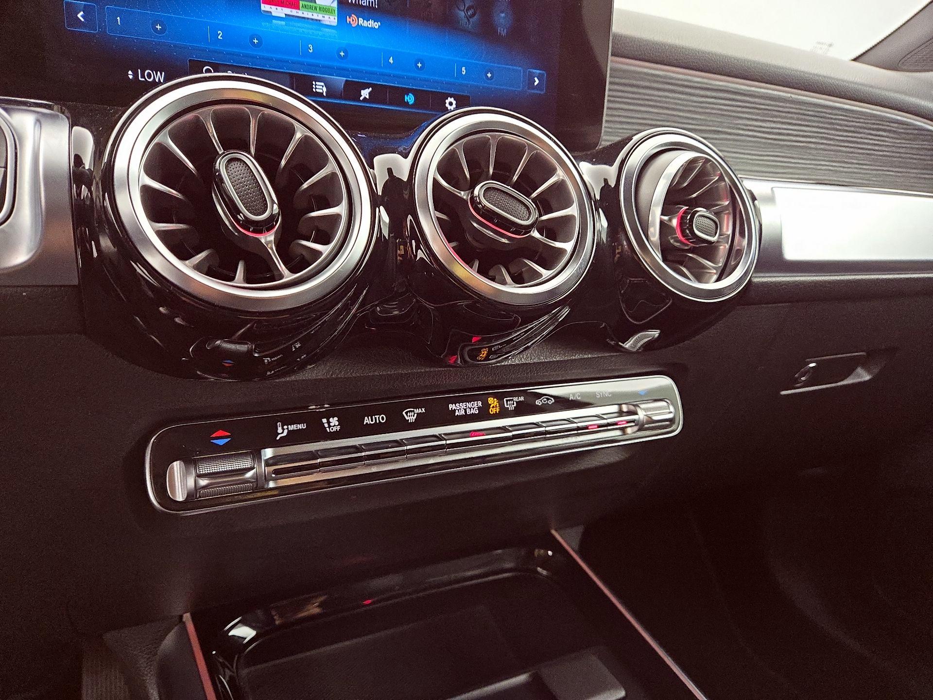 Thumbnail: 2023 Mercedes-Benz GLB - 16