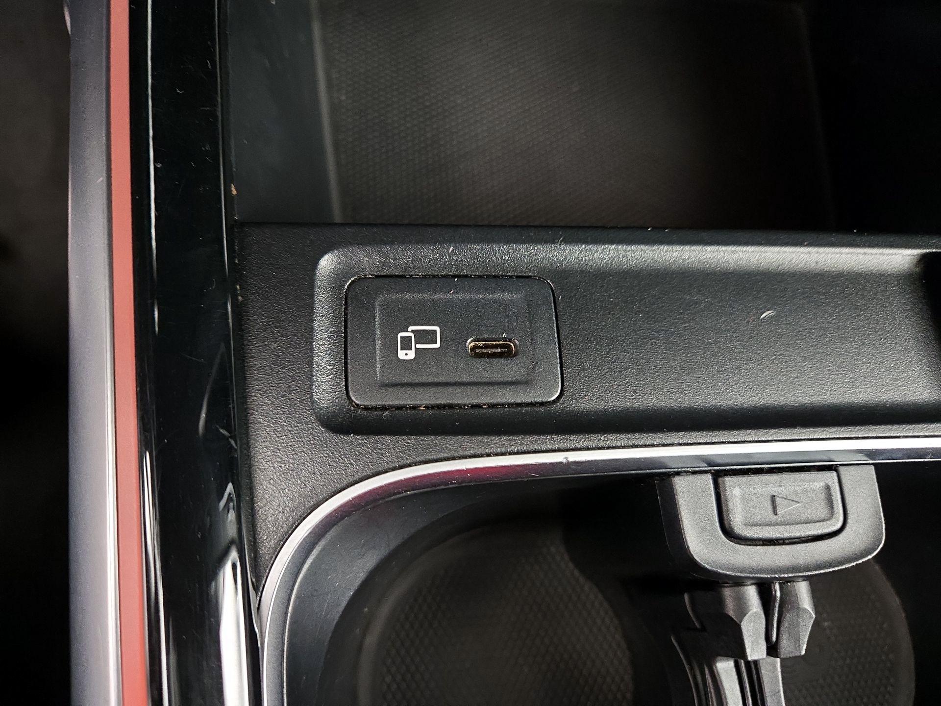 Thumbnail: 2023 Mercedes-Benz GLB - 18