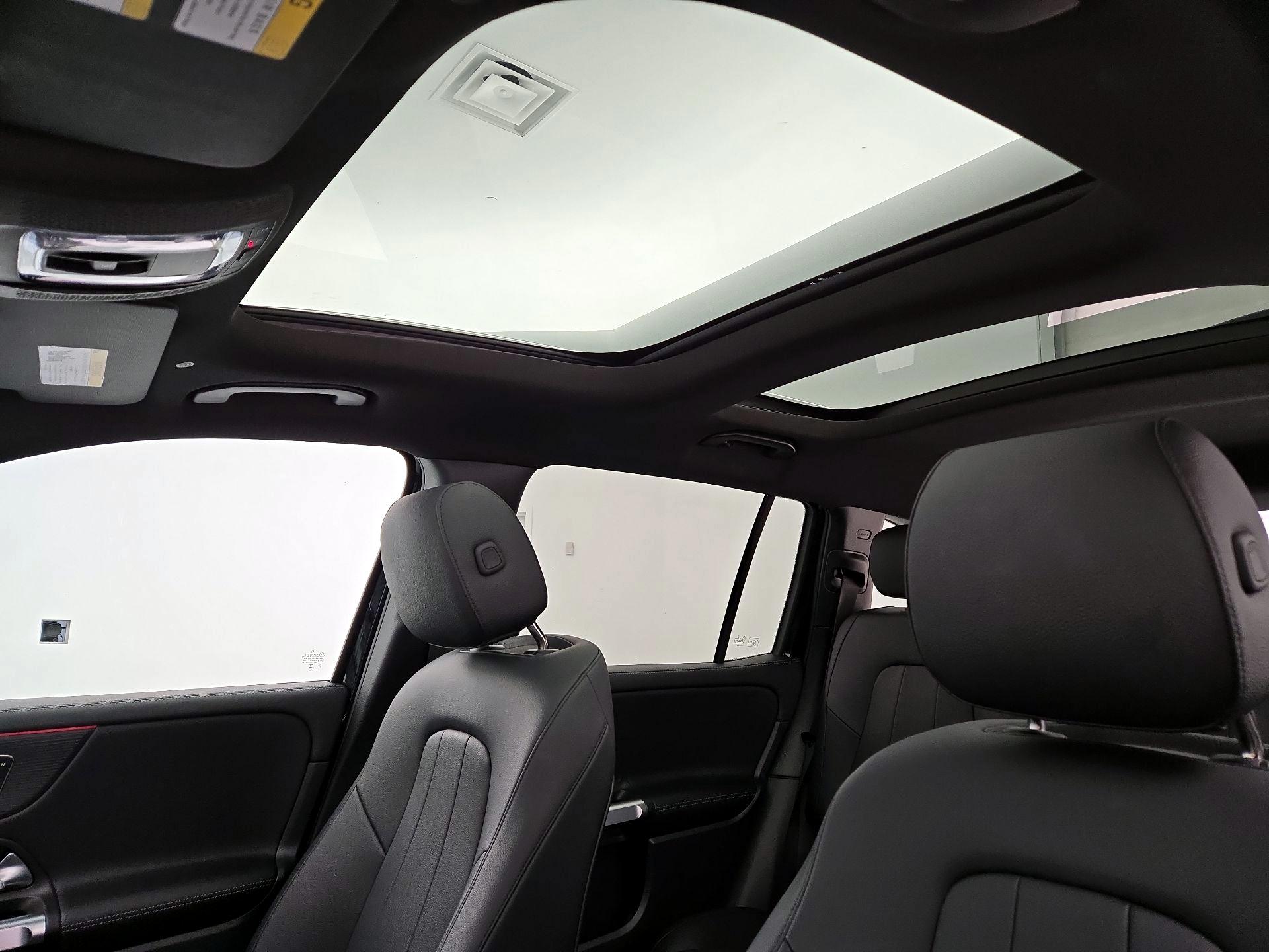 Thumbnail: 2023 Mercedes-Benz GLB - 19