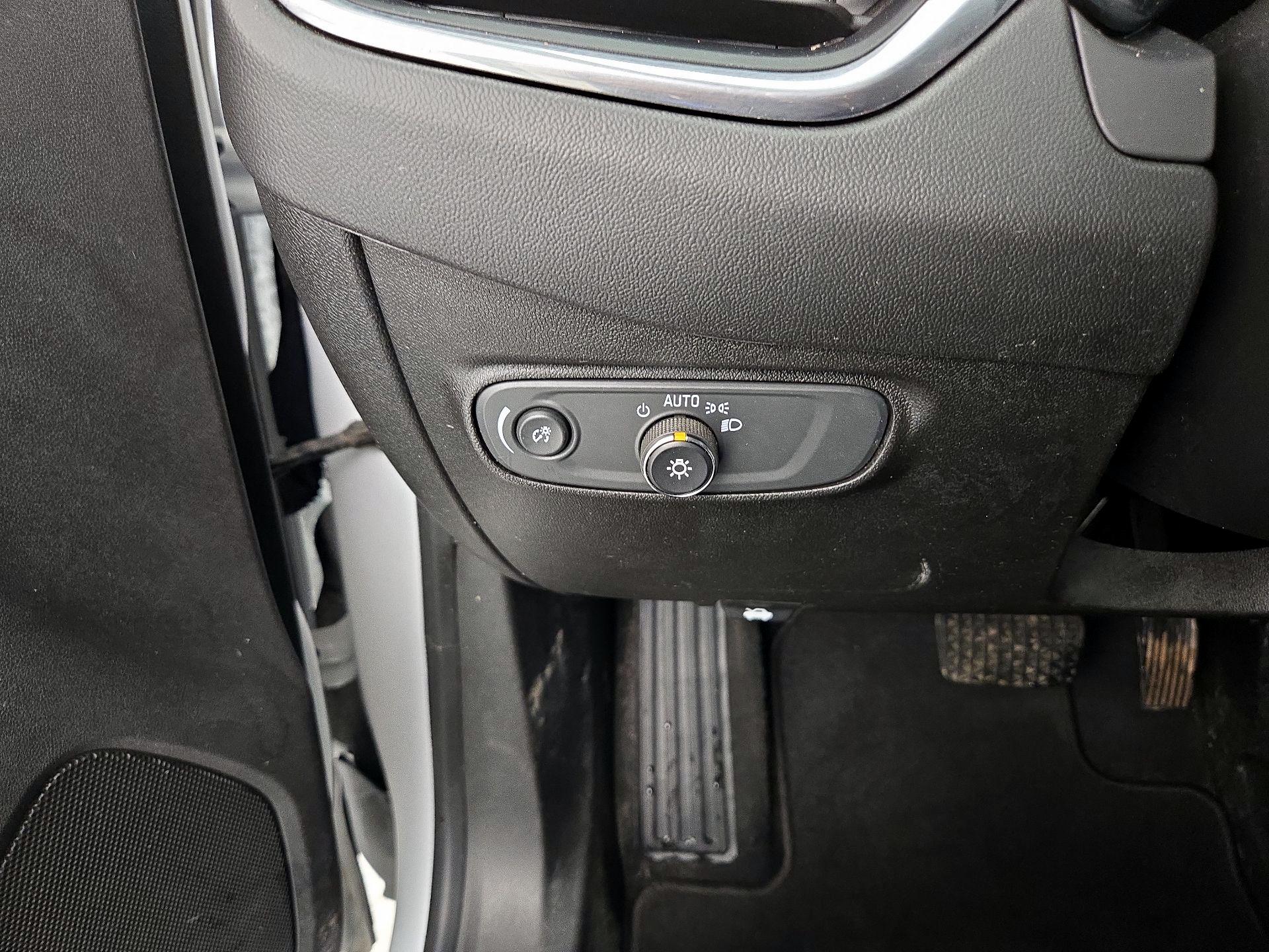 Thumbnail: 2020 Chevrolet Equinox - 13