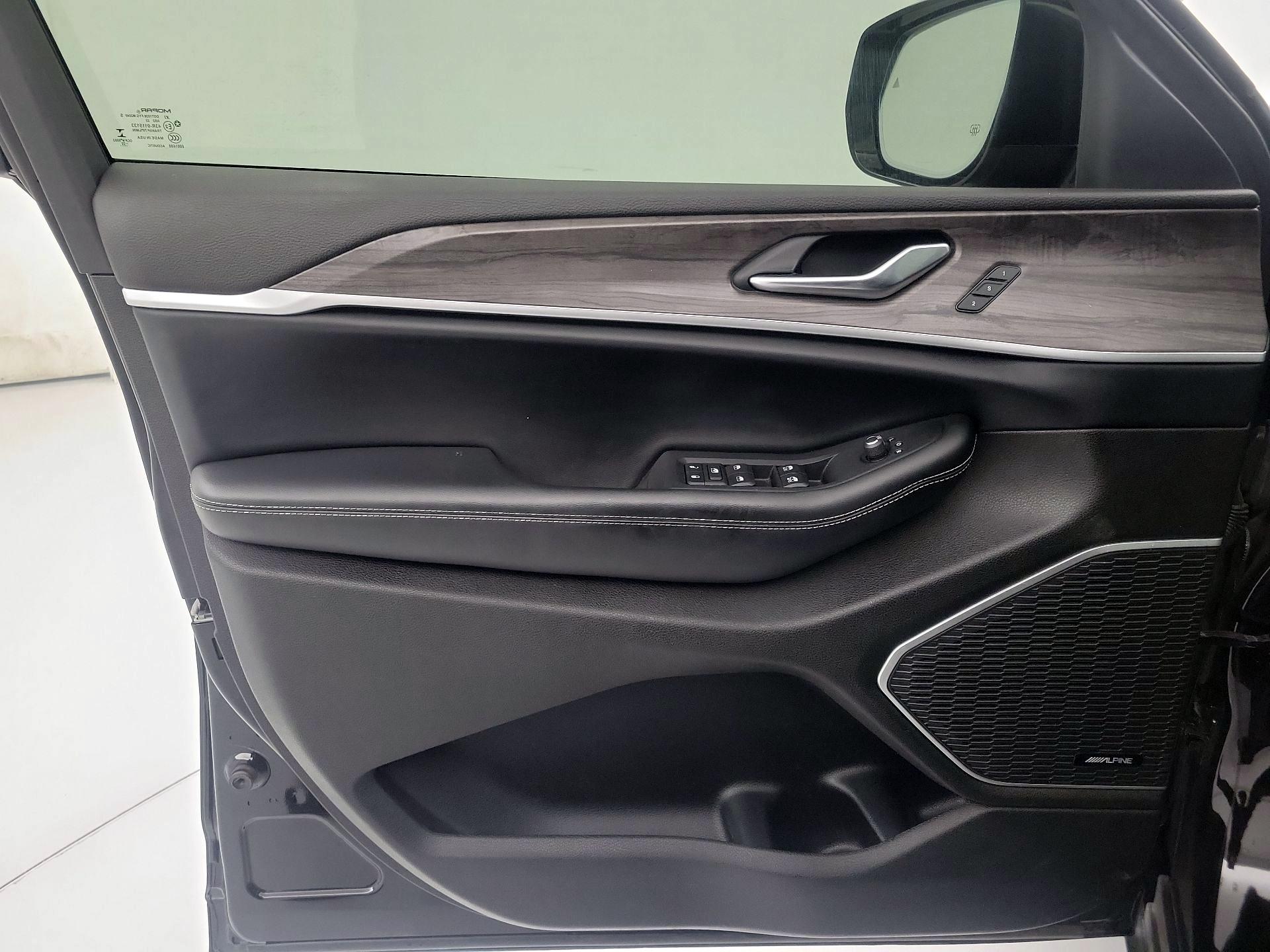 Thumbnail: 2022 Jeep Grand Cherokee - 12